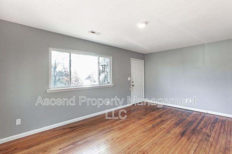 1113 Jarvis Ave – photo 3