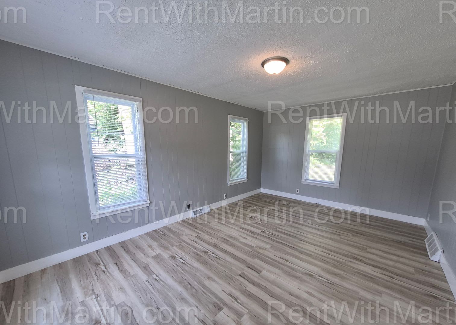For Rent 348 Lamont Pets Ok – photo 2