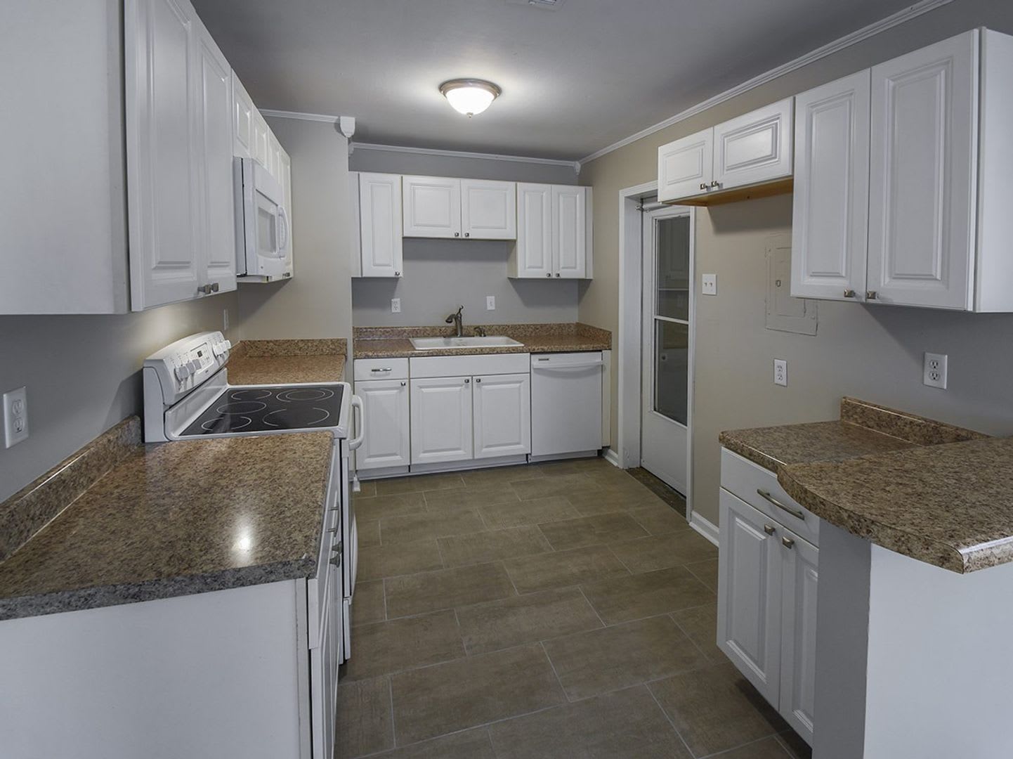 Updated 3 bed, 1.5 bath home with great curb appeal. – photo 5