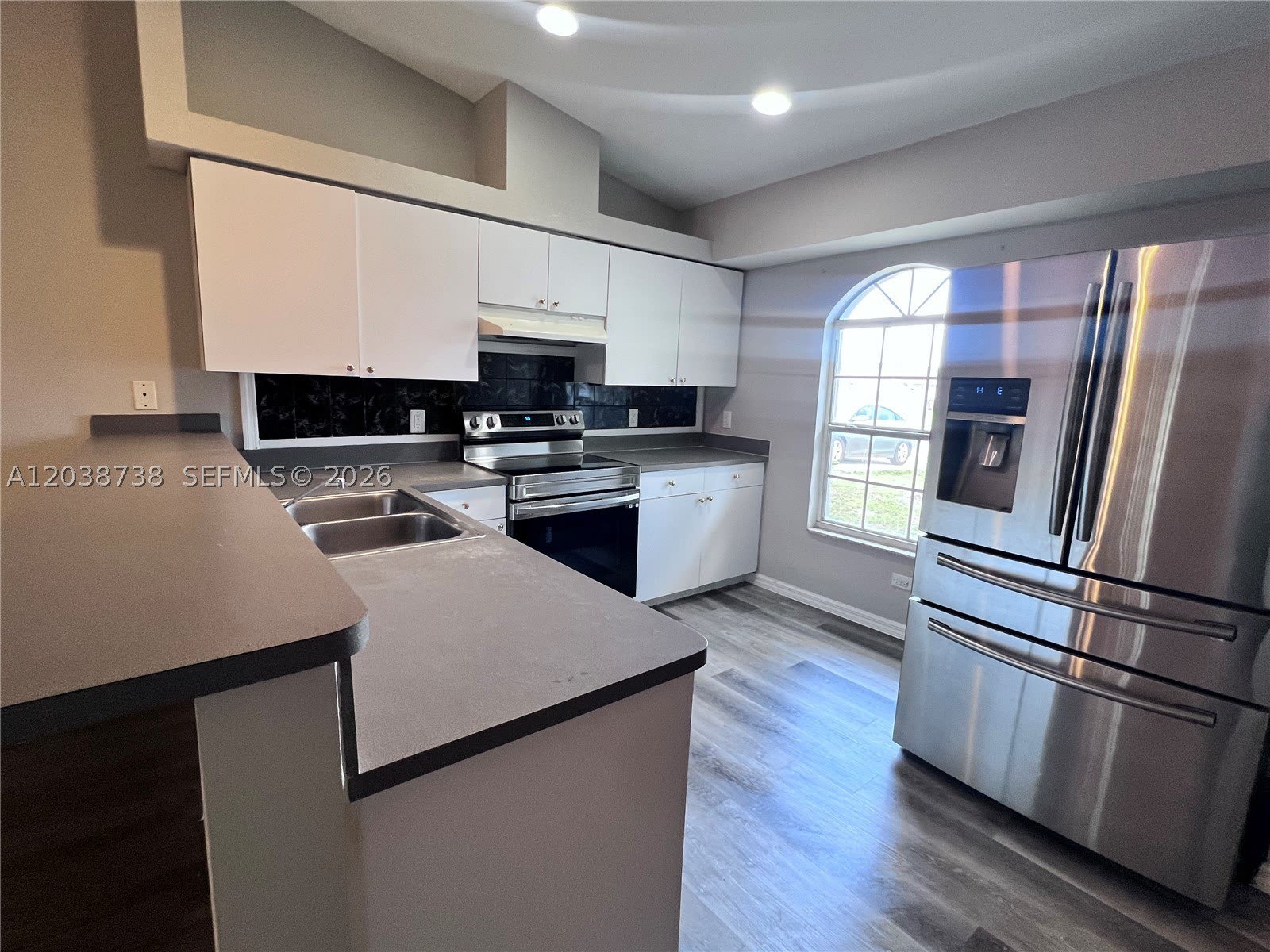 1808 SW SANTA BARBARA PL – photo 2