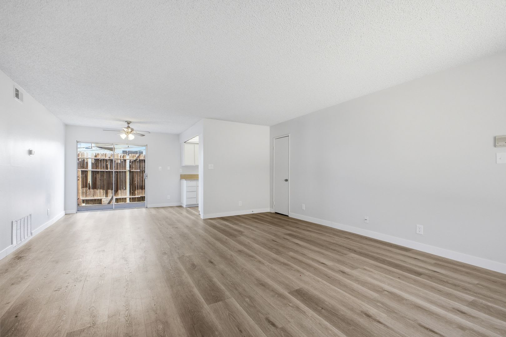 Modern Comfort in the Heart of Burbank – photo 4
