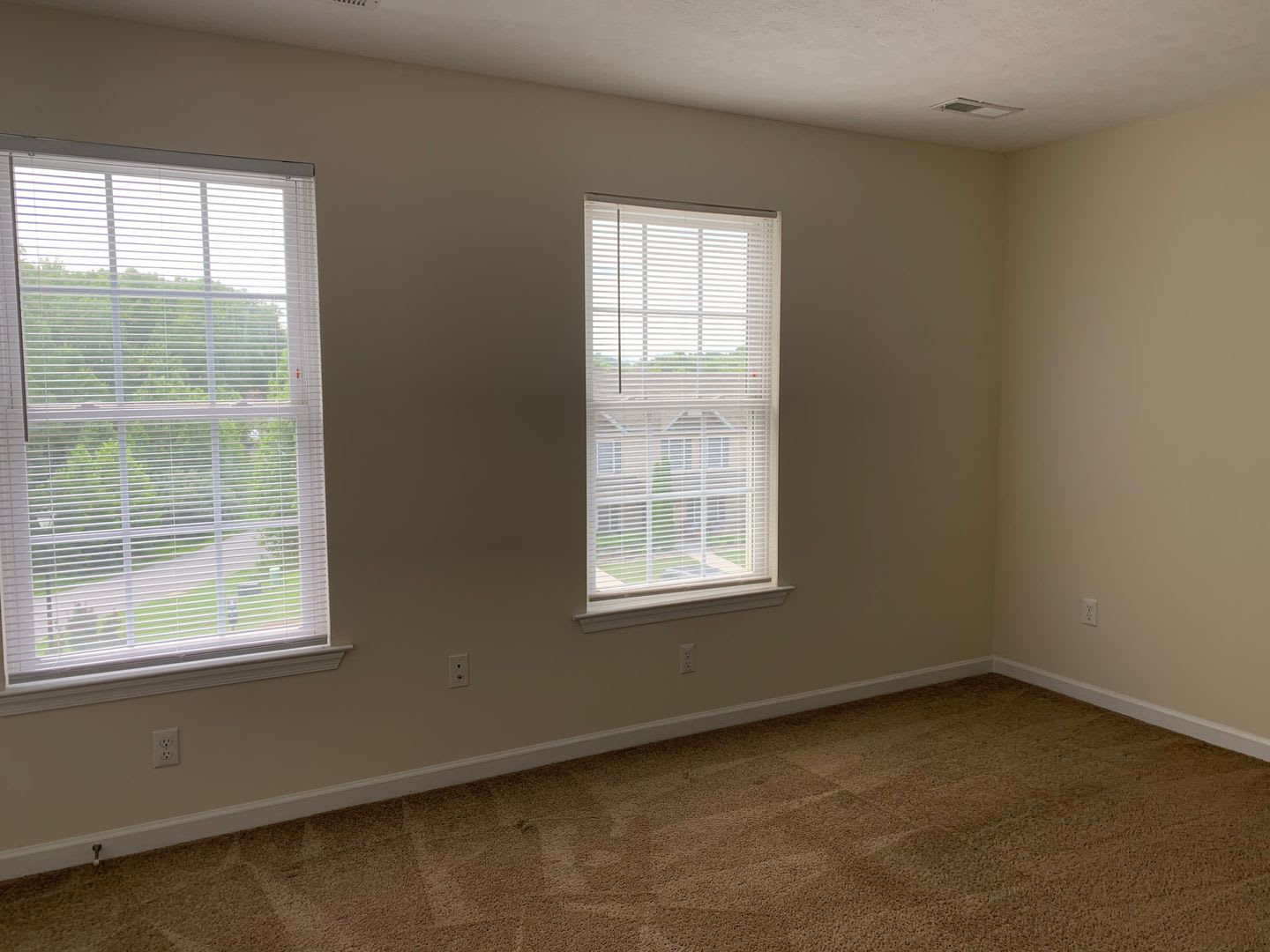 Three Level Townhome off Wards Road – photo 5