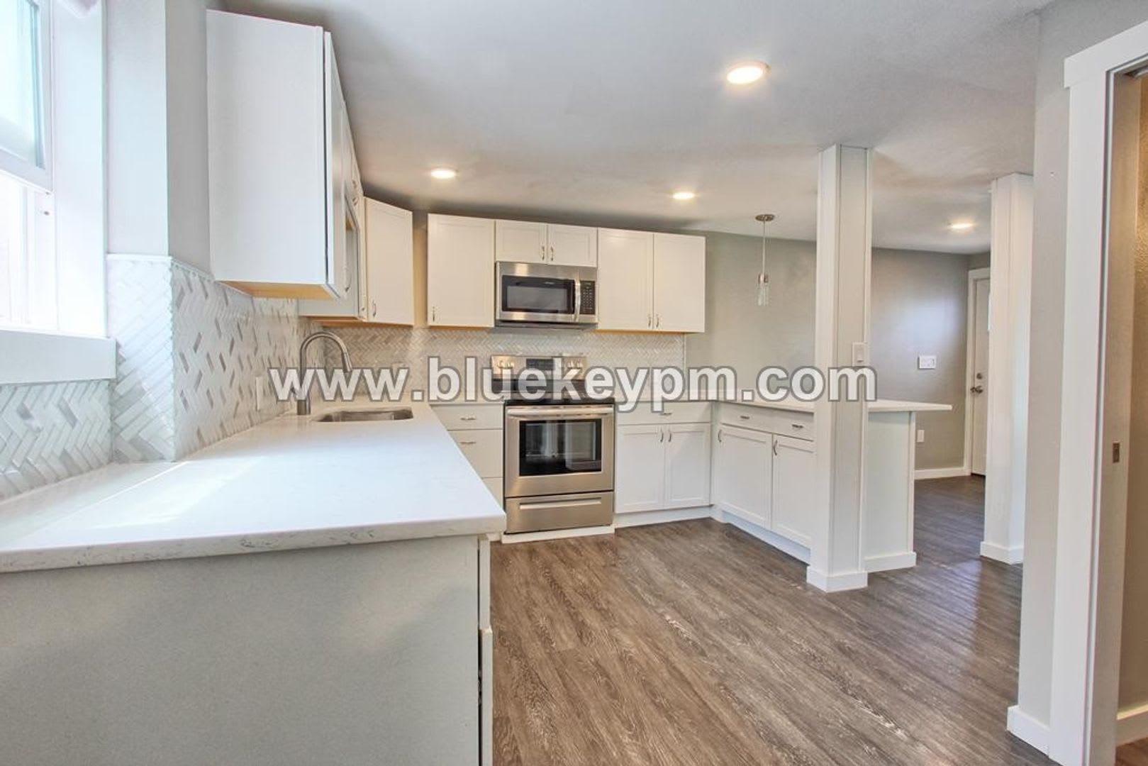 2 Bed, 1 Bath Unit in Triplex on Grant Street in Vancouver – photo 4