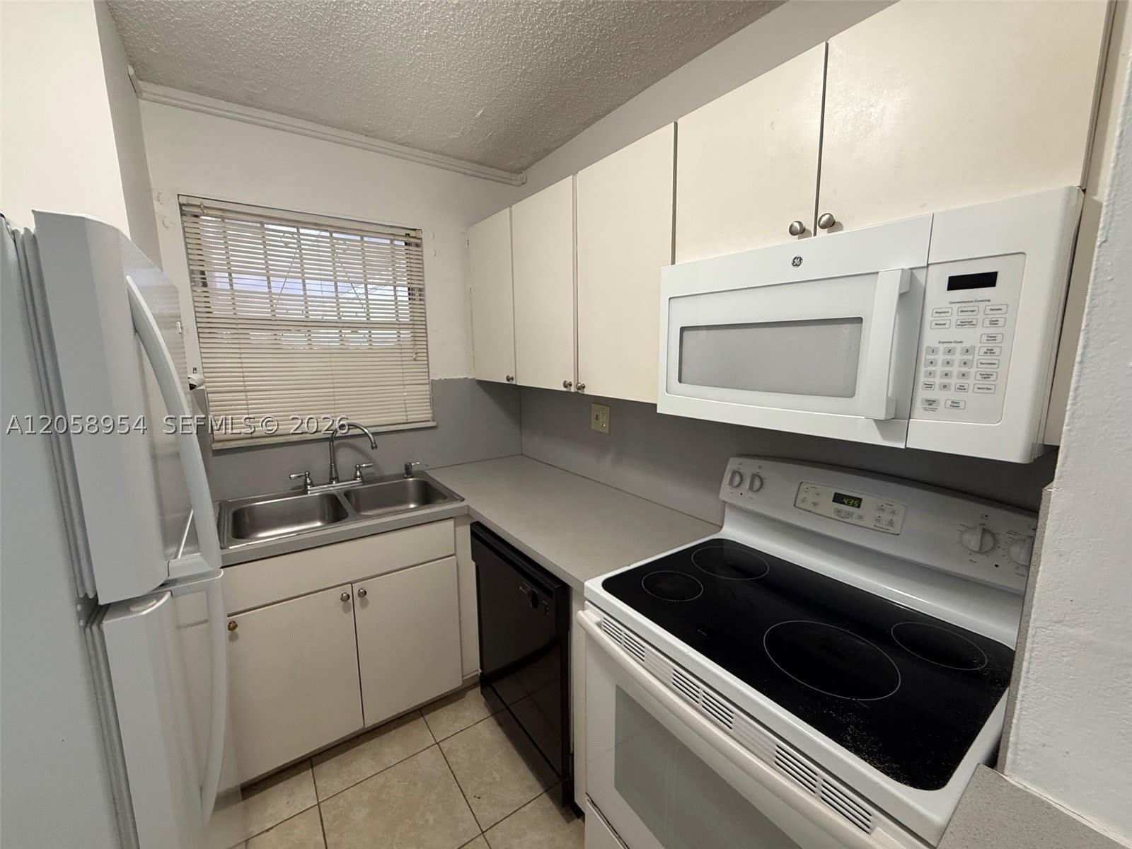 8841 W Flagler St – photo 2
