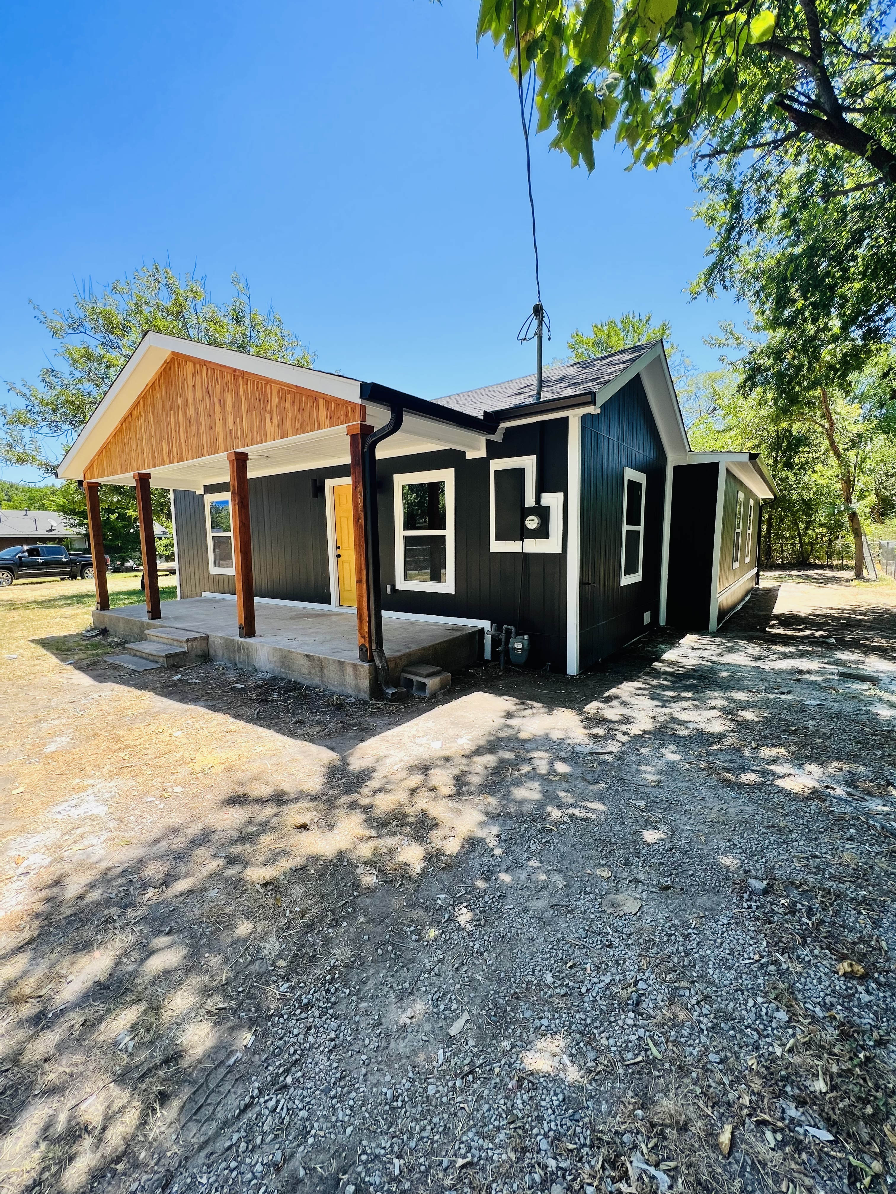 2705 W Sycamore Ave – photo 2