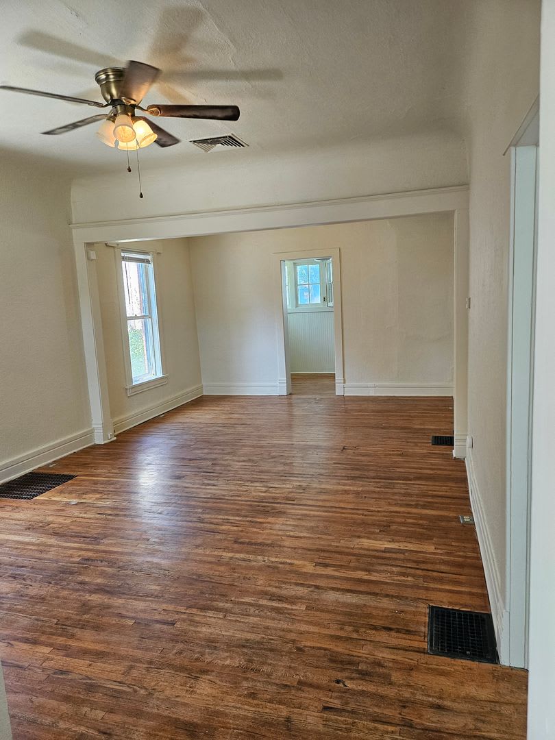 All Prospective Tenants Must Submit A 58 Non Refundable Application Fee Per Applicant Online And Be Pre Qualified Prior To Any Showings – photo 2