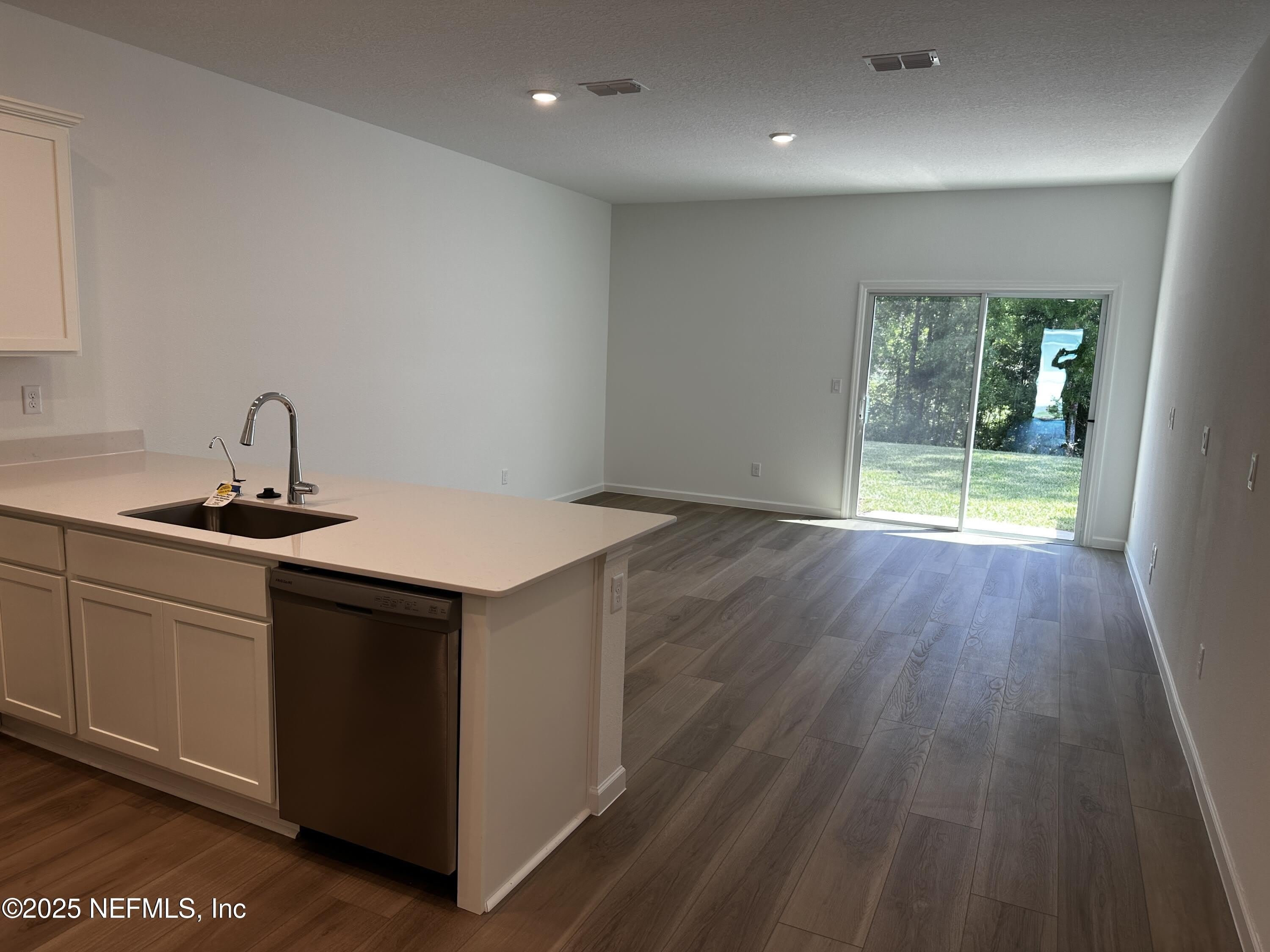 611 HOLLY LAKES Drive – photo 5