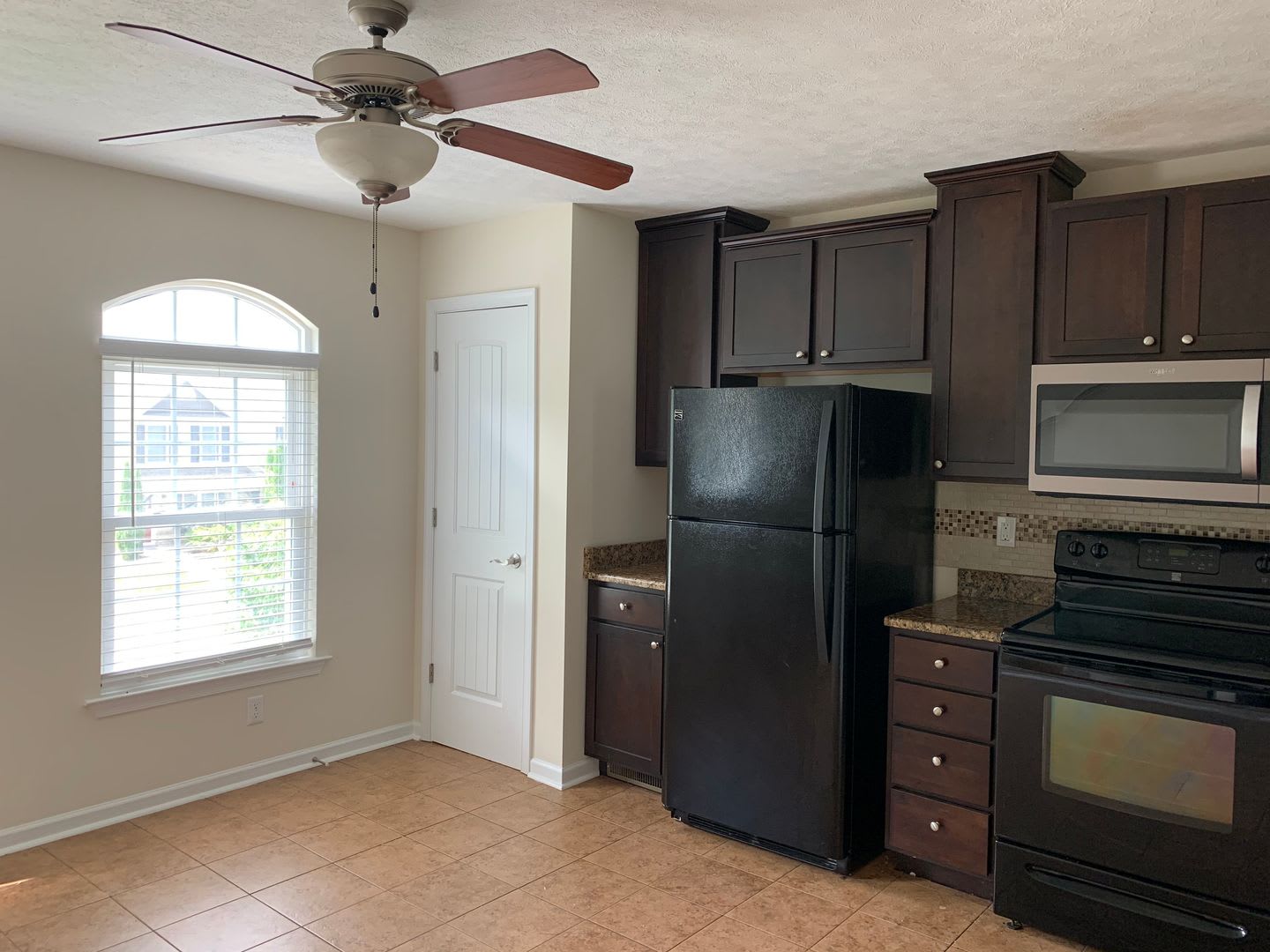 Three Level Townhome off Wards Road – photo 2
