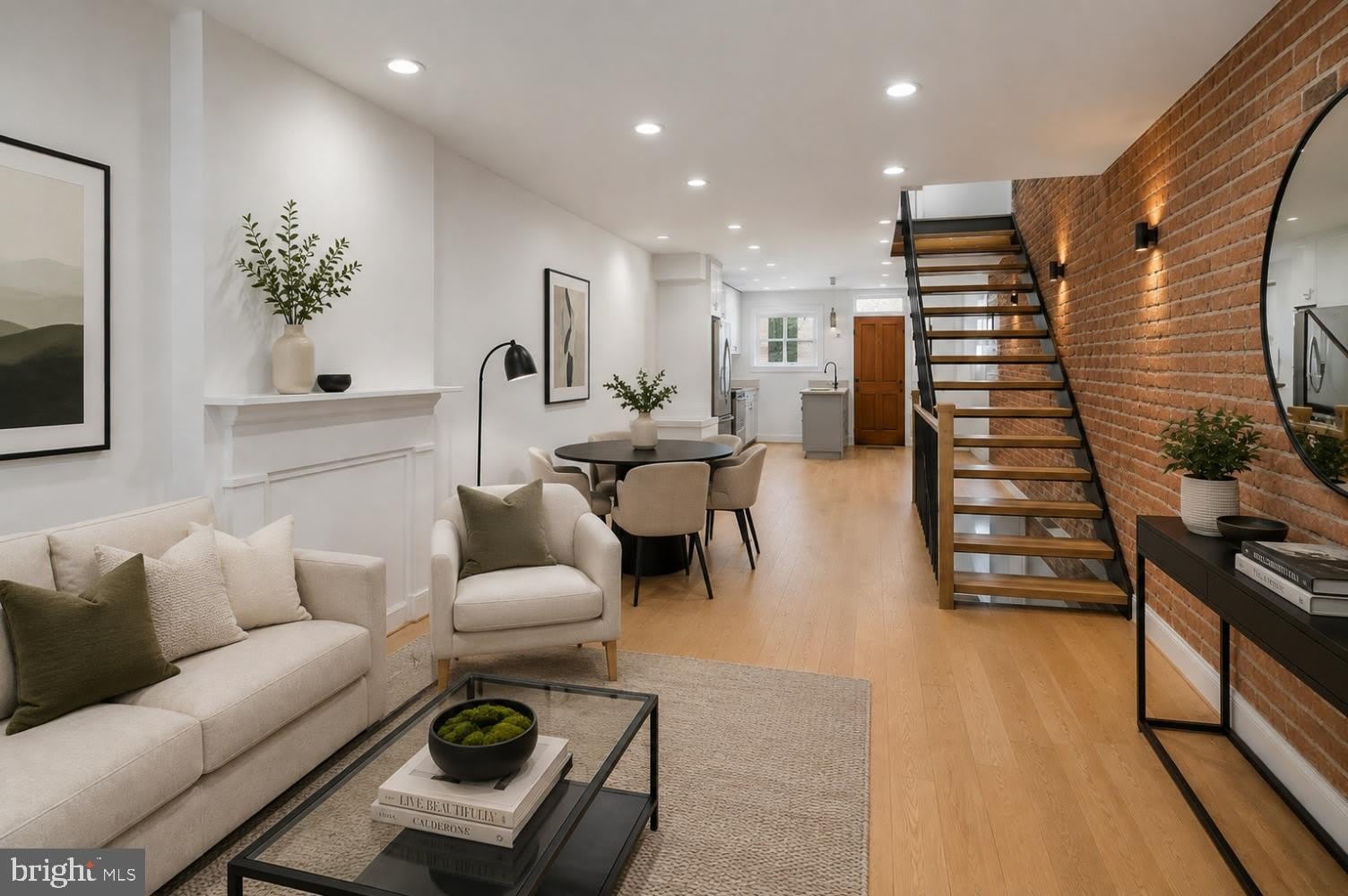 104 W HEATH Street – photo 2