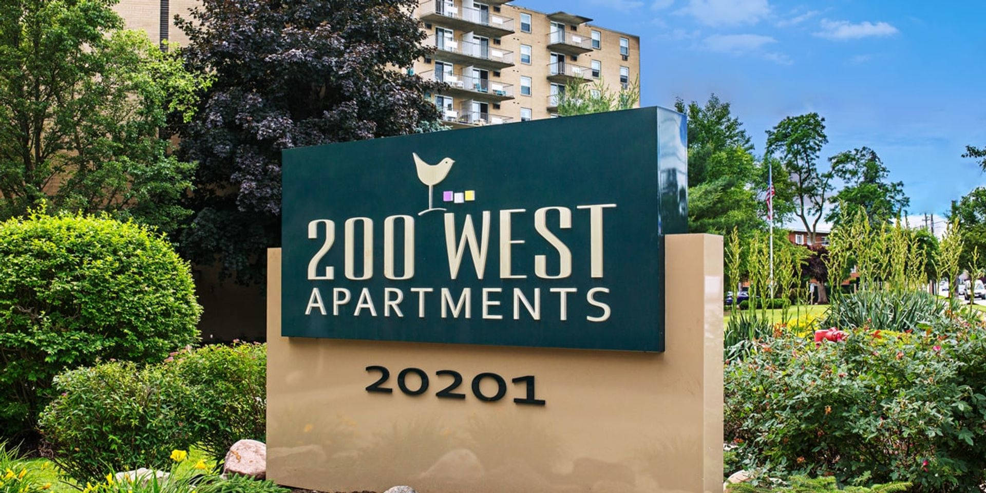 200 West – photo 1