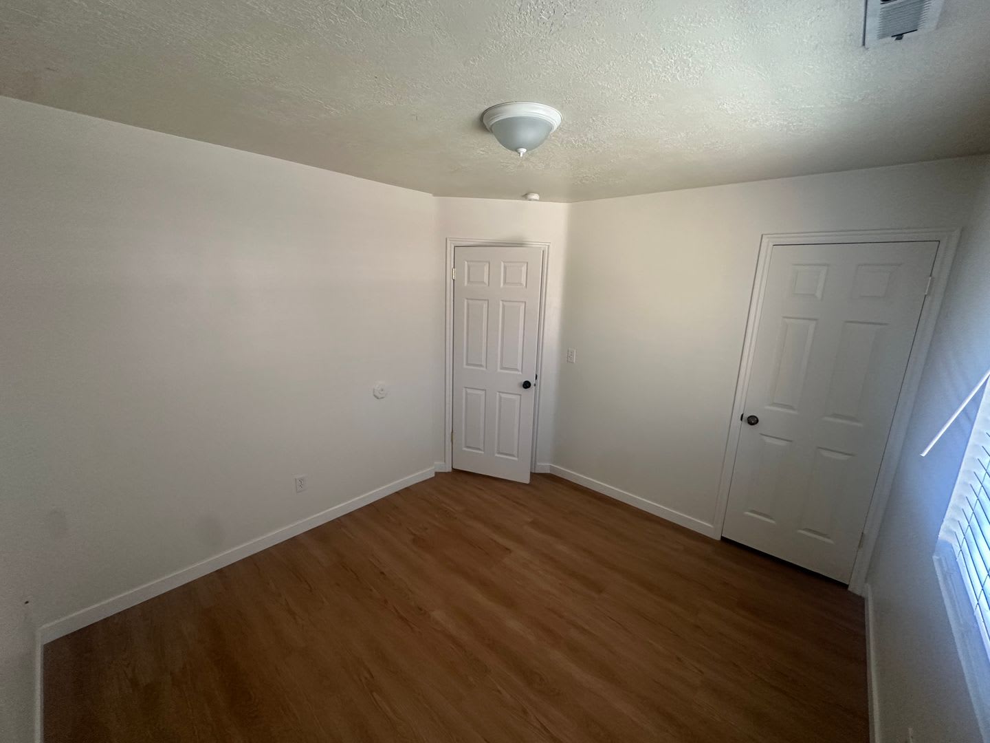 3 Bed/2 Bath End Unit – photo 4