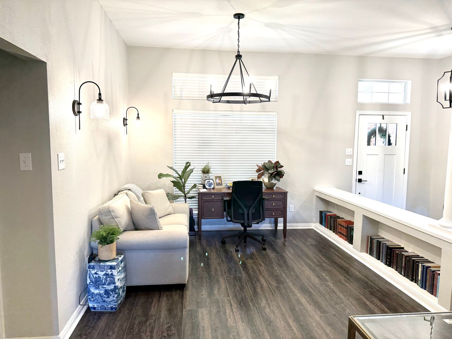 Beautiful Western Ridge Home – photo 2