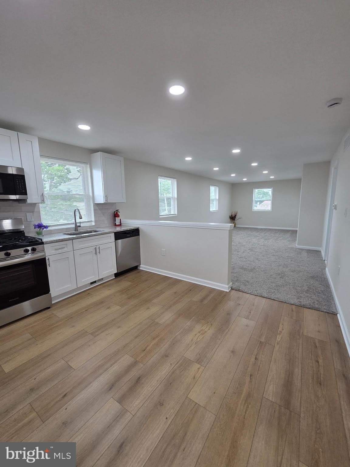102 E CLEMENTS BRIDGE Road – photo 2