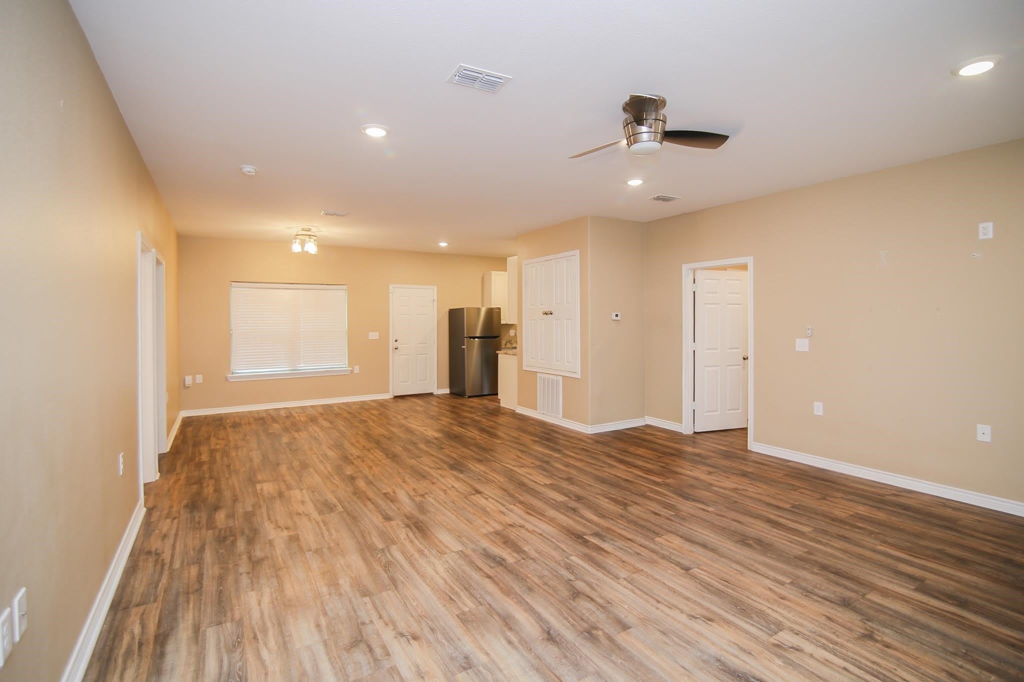 411 Johnson St – photo 2