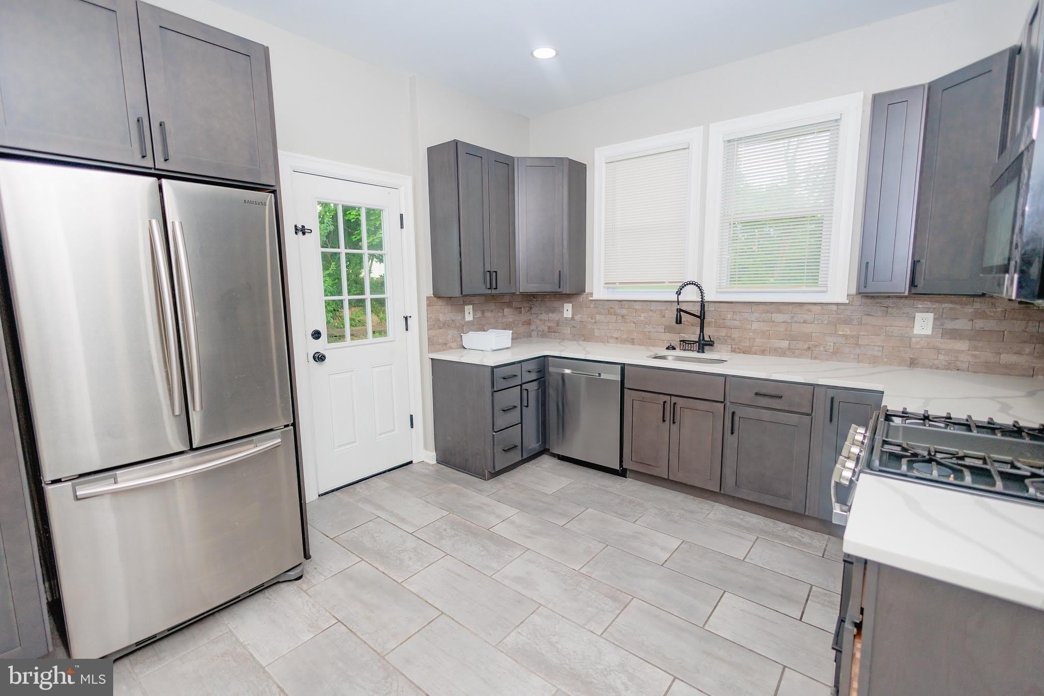 140 DELSEA DR S – photo 5