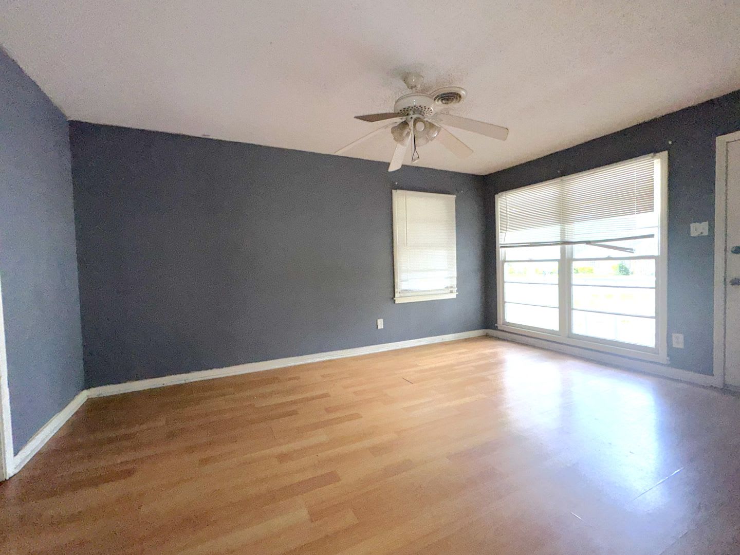 3/1.5 Brick Home in Greenwich Hills – photo 3
