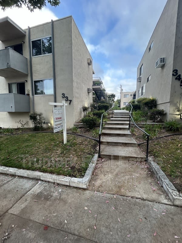 337 E Tujunga Ave – photo 1