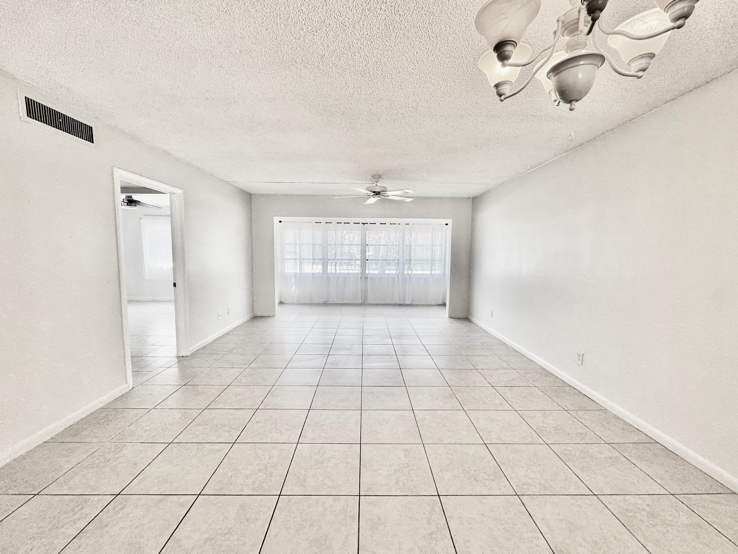 Charming 2 bed/ 2 bath in Royal Palm Villas – photo 4