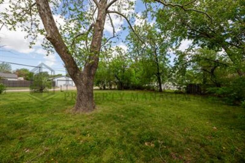 1602 Luther East – photo 3