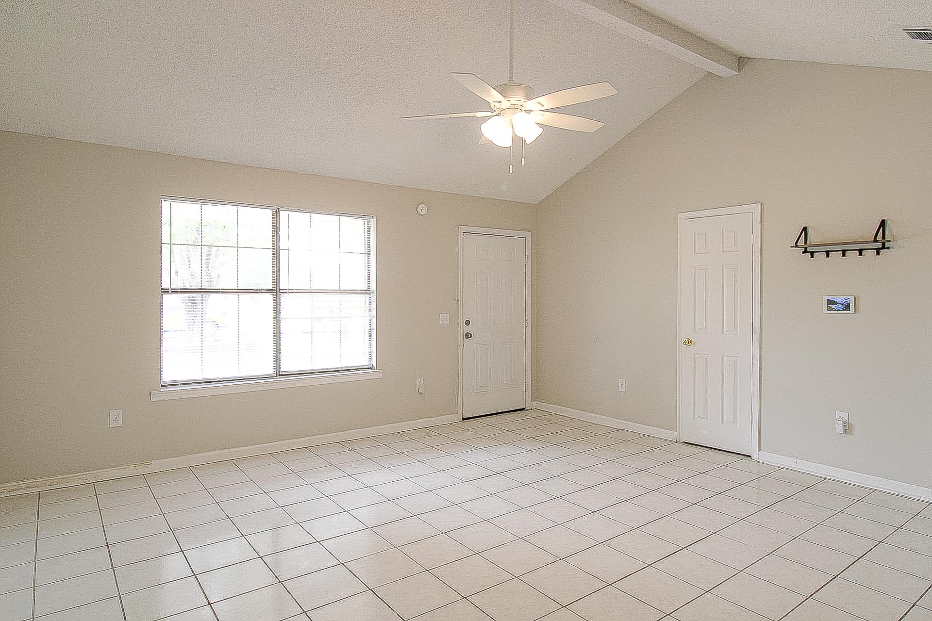 1235 Pineridge Way – photo 4