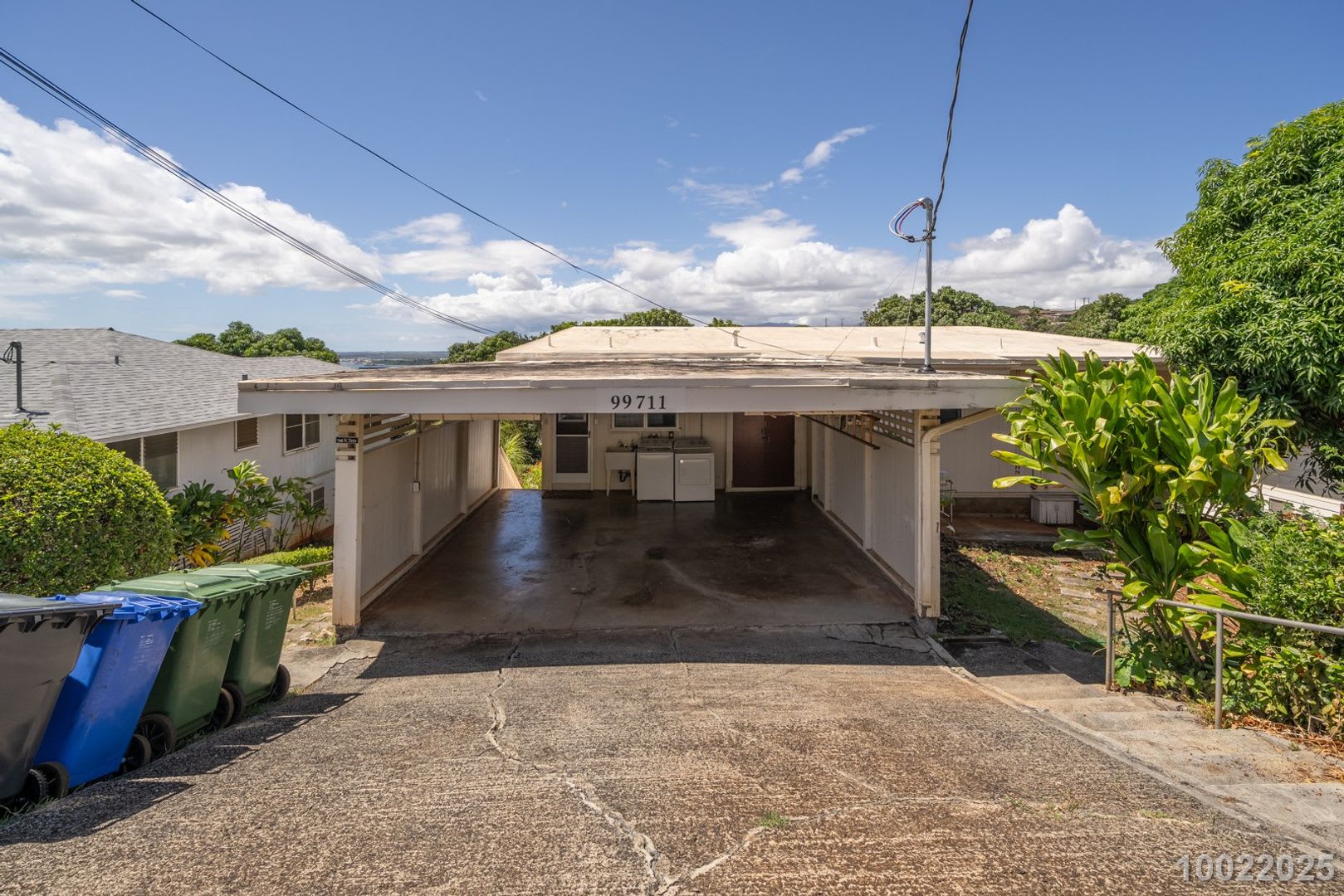 Partially Renovated Upstairs 3 BD 1 BA home in Aiea ($200 off if rented by the end of August) – photo 2
