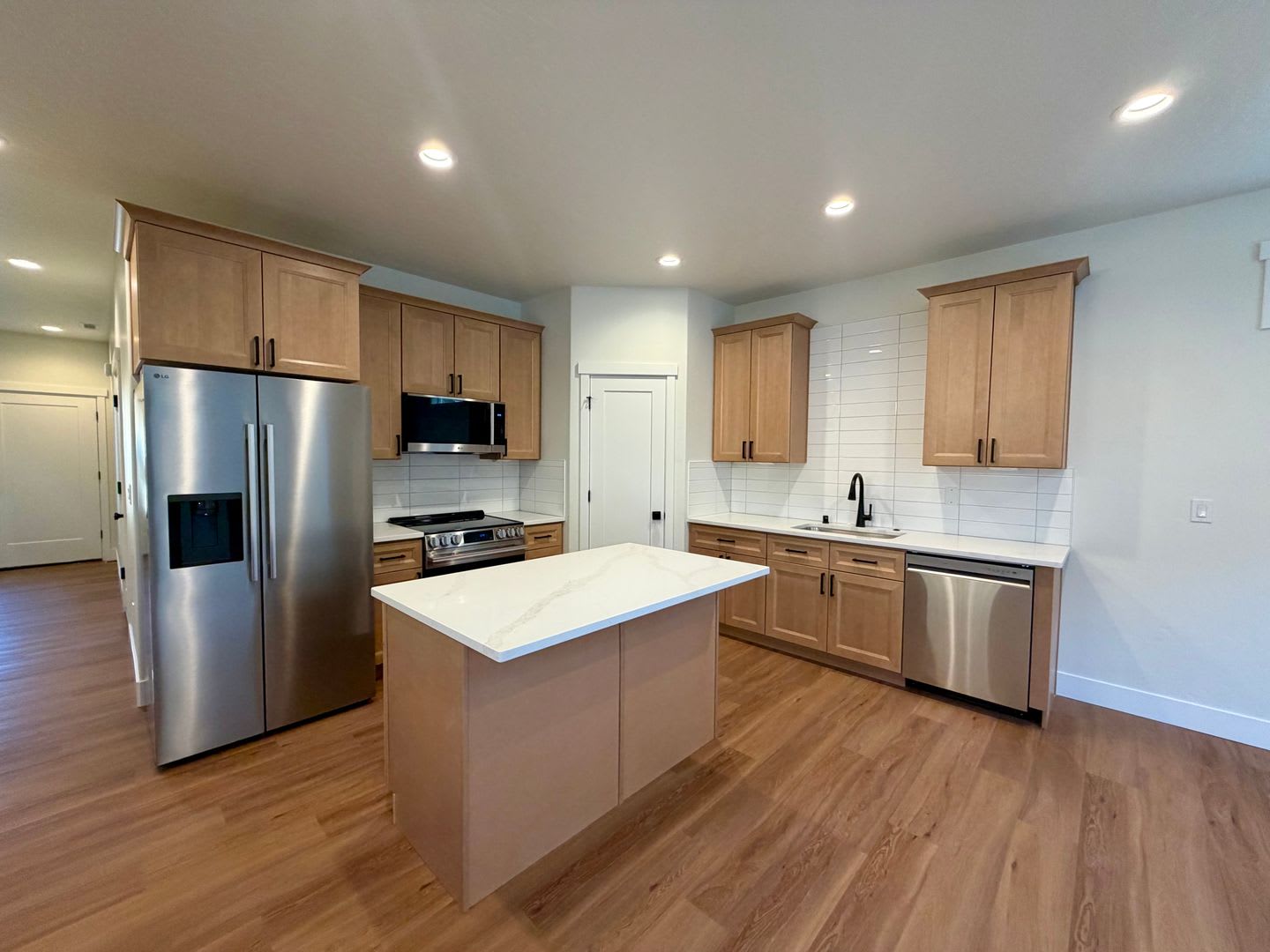 MOVE-IN SPECIAL! High End, New Construction 3 bed, 2.5 ba, EV Charging INCLUDED! – photo 4
