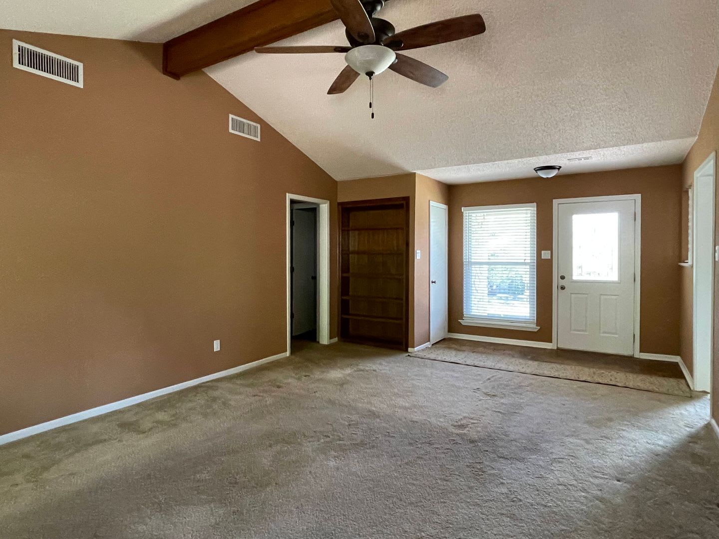 4 bedroom, 2 bath, 2 car garage – photo 2