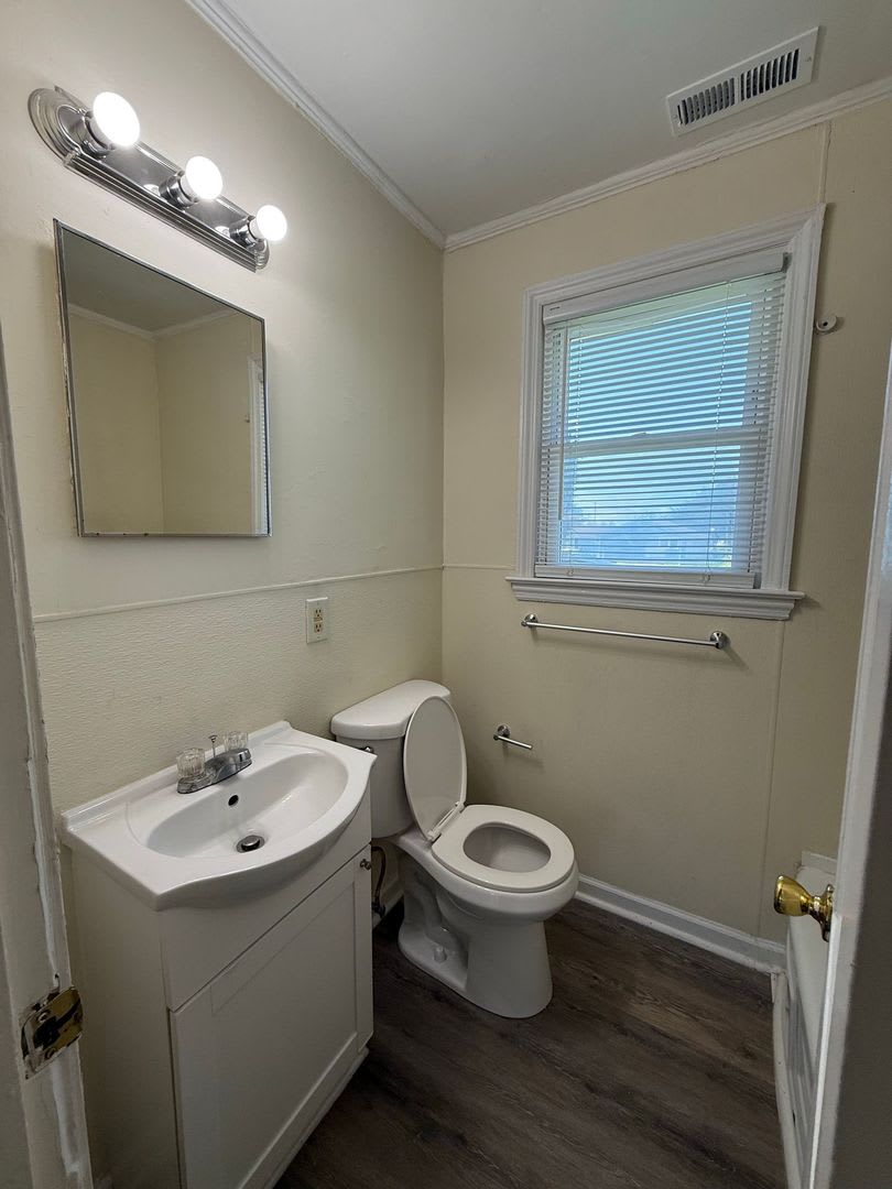 2 bedroom, 1 bath duplex – photo 5