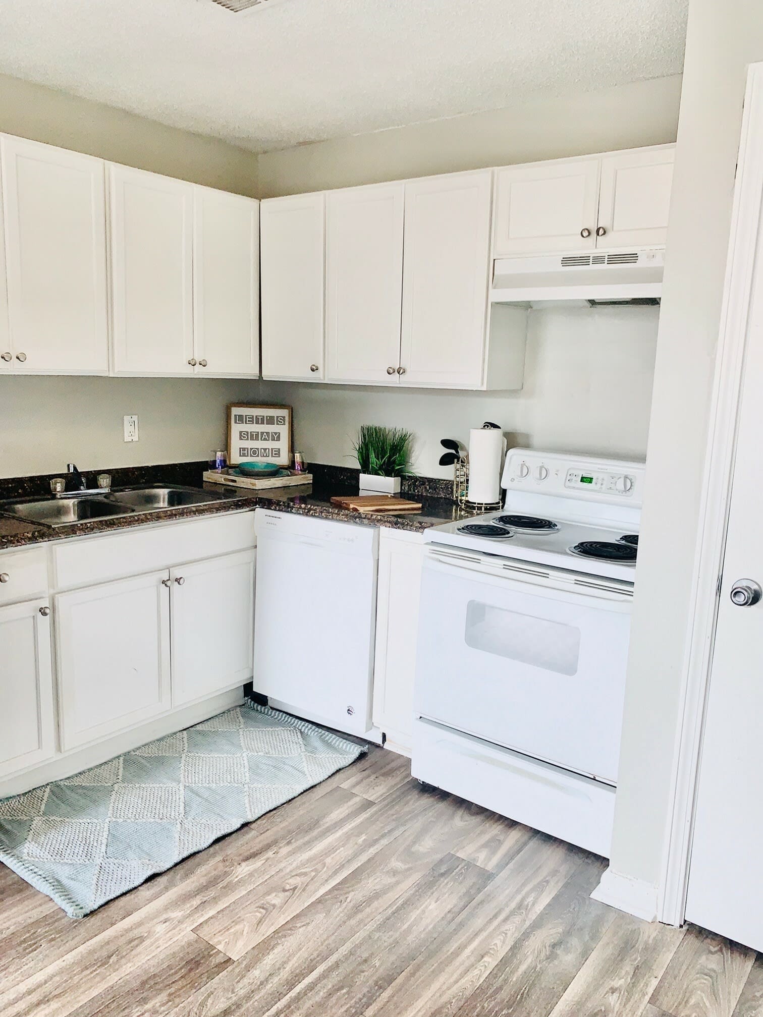 Carlton Ford Apartments – photo 2