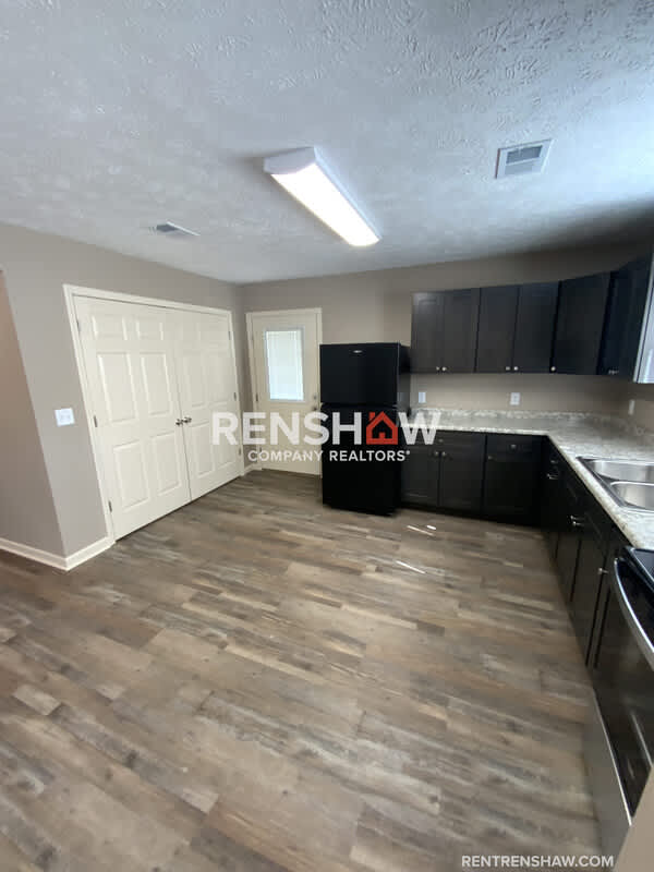 137 Hawthorne Ave – photo 3