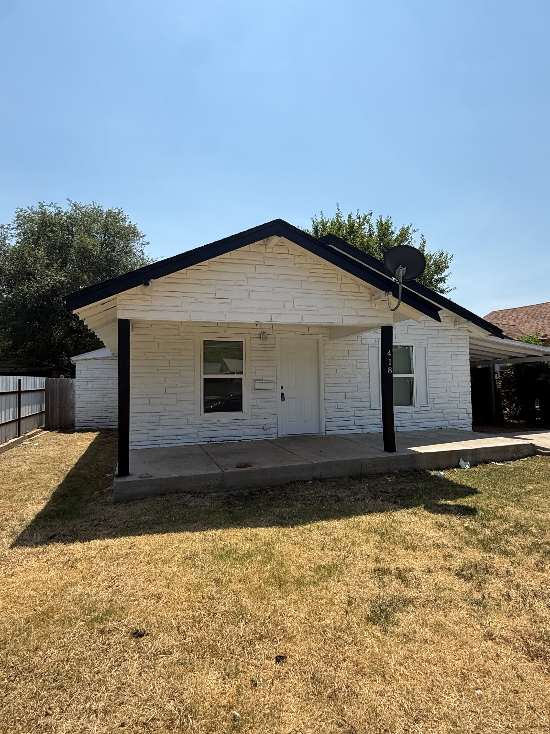 418 SW 32nd St – photo 1
