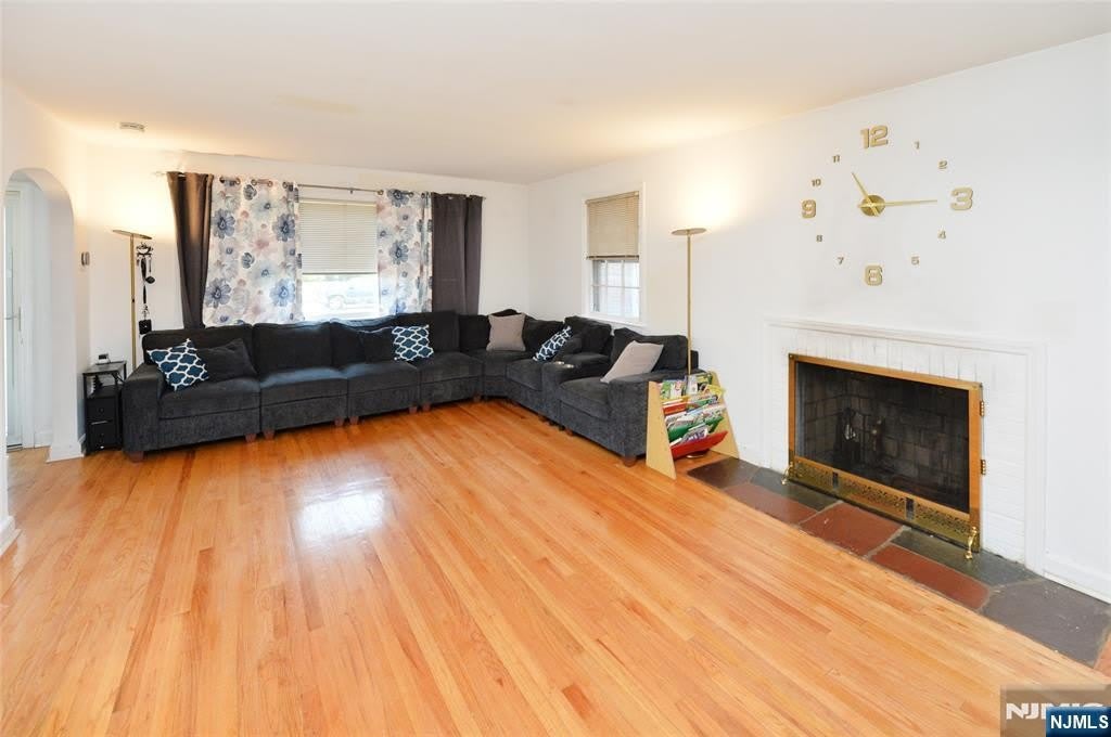 968-972 Byron Avenue – photo 2