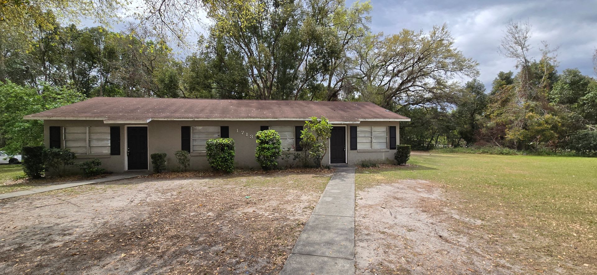 2 BED / 1 BATH DUPLEX (MOVE IN SPECIAL 1/2 OFF 1ST MONTH'S RENT) – photo 1