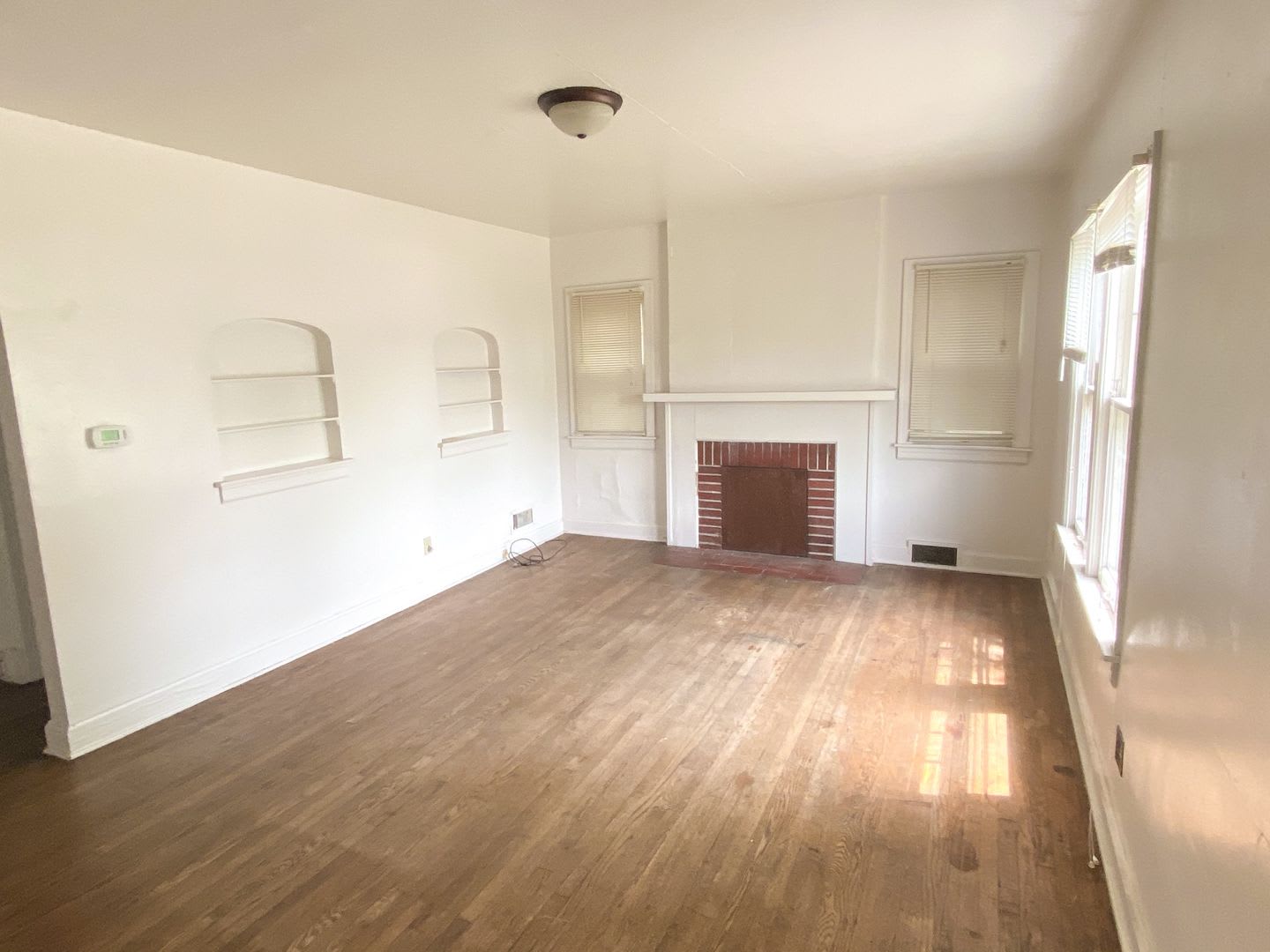 3 bed 1 bath unit close to campus – photo 2