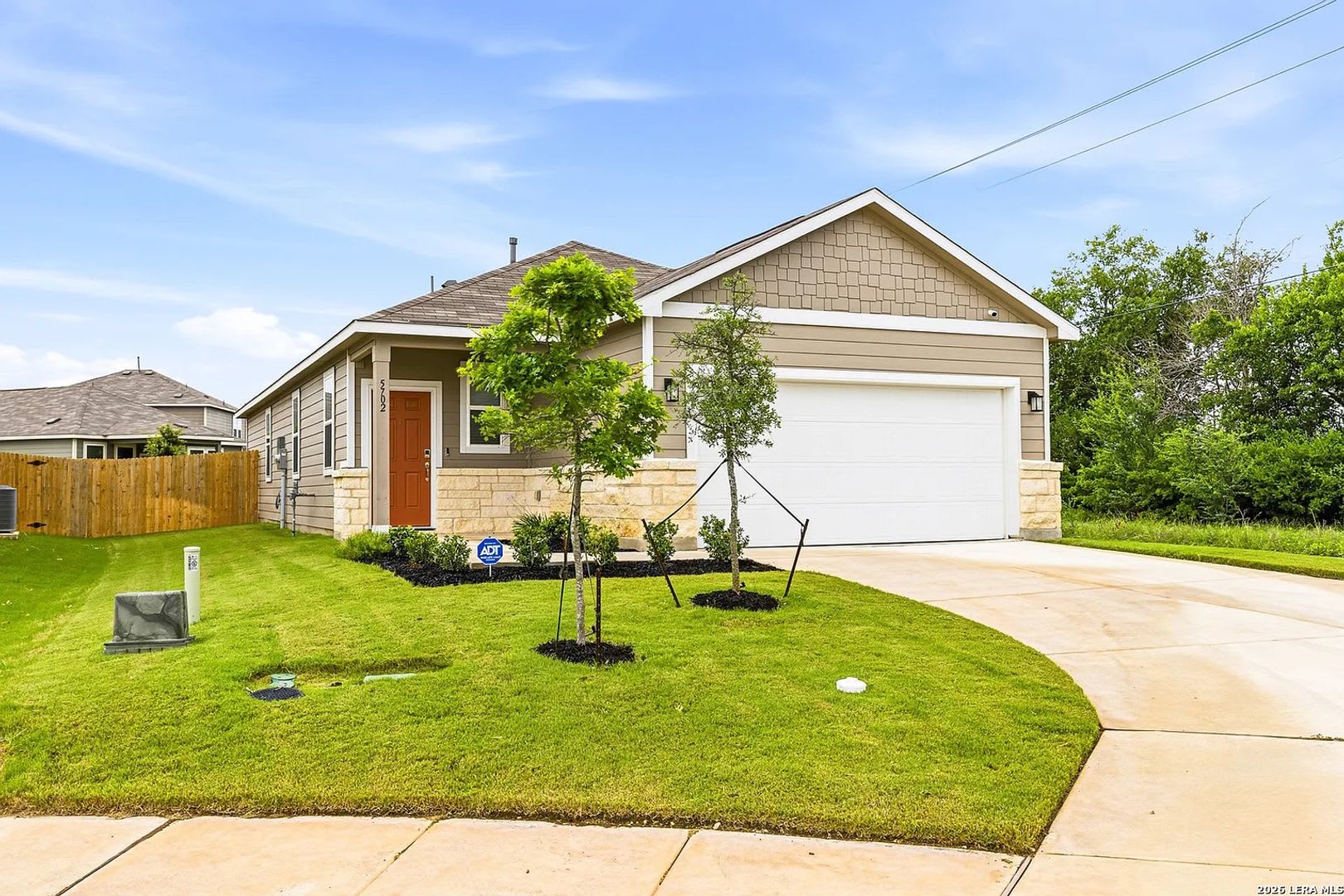 Modern 3Br Home With Upgrades Private Greenbelt Setting – photo 2