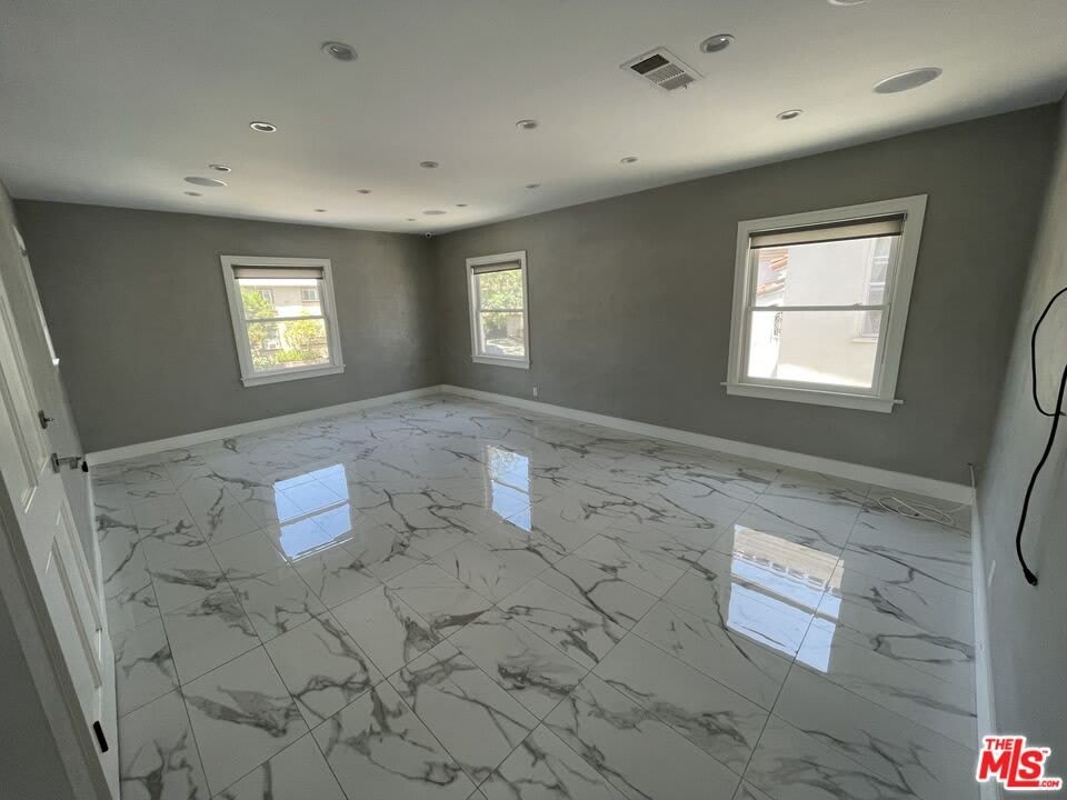 842 S Wooster St – photo 2