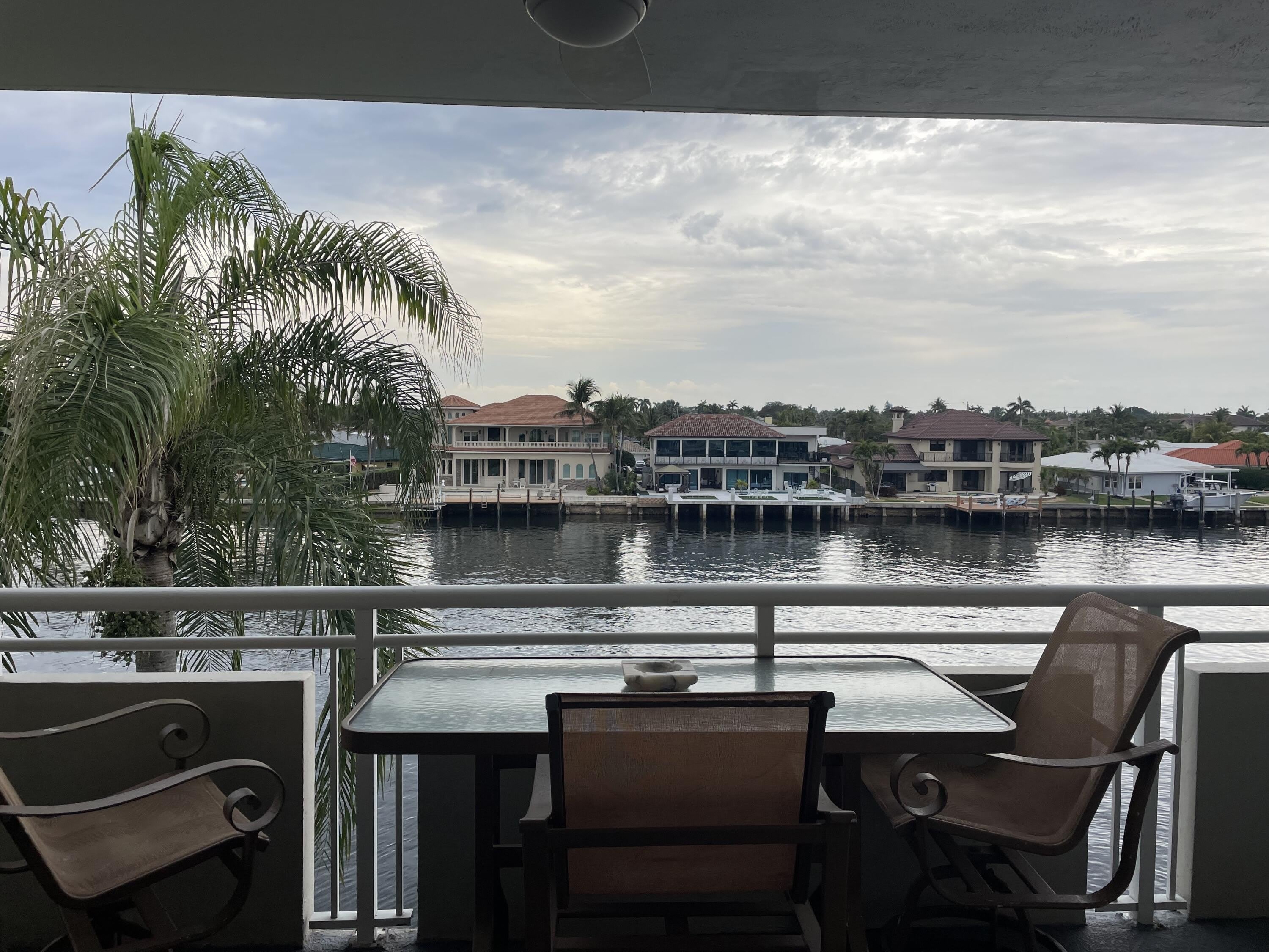 1198 Hillsboro Mile – photo 2
