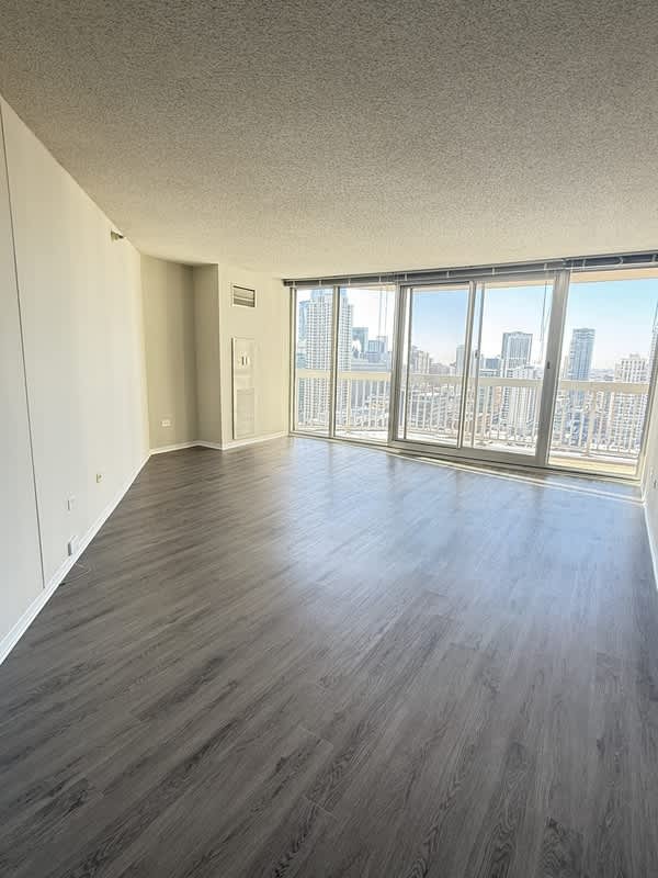 501 N State – photo 1