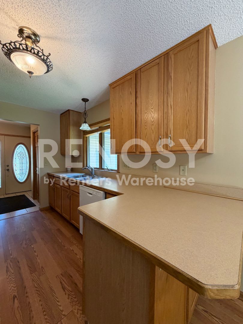 Available September 1st 3 Bedroom 2 Bath Single Family Home in Apple Valley – photo 5