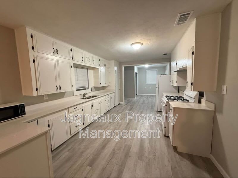 227 E Peach Ave – photo 3