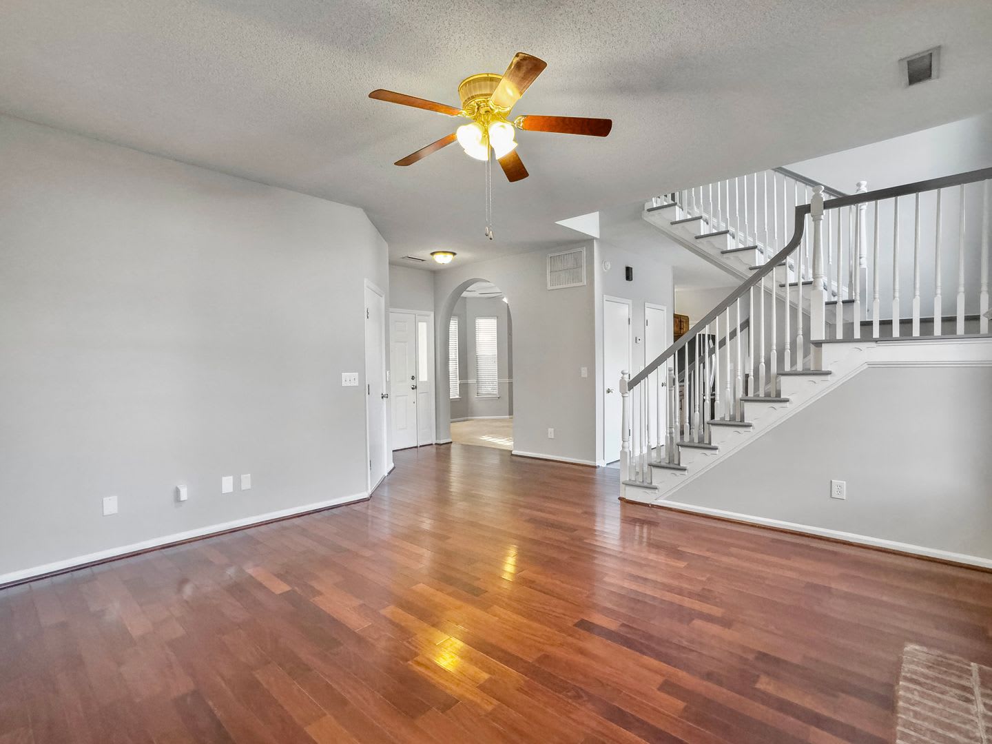Gorgeous Home in Charleston – photo 4