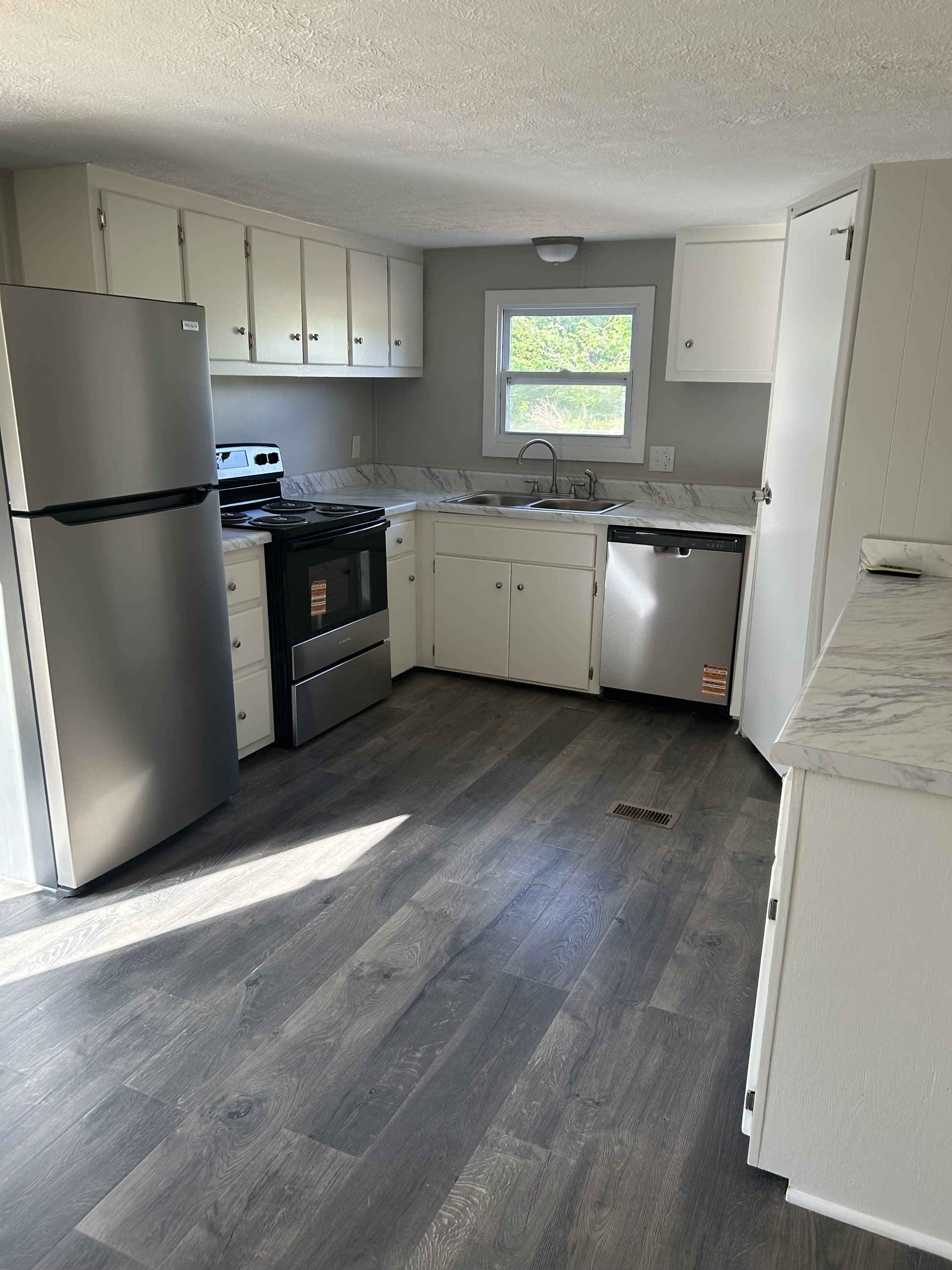 601 Moores Drive – photo 5