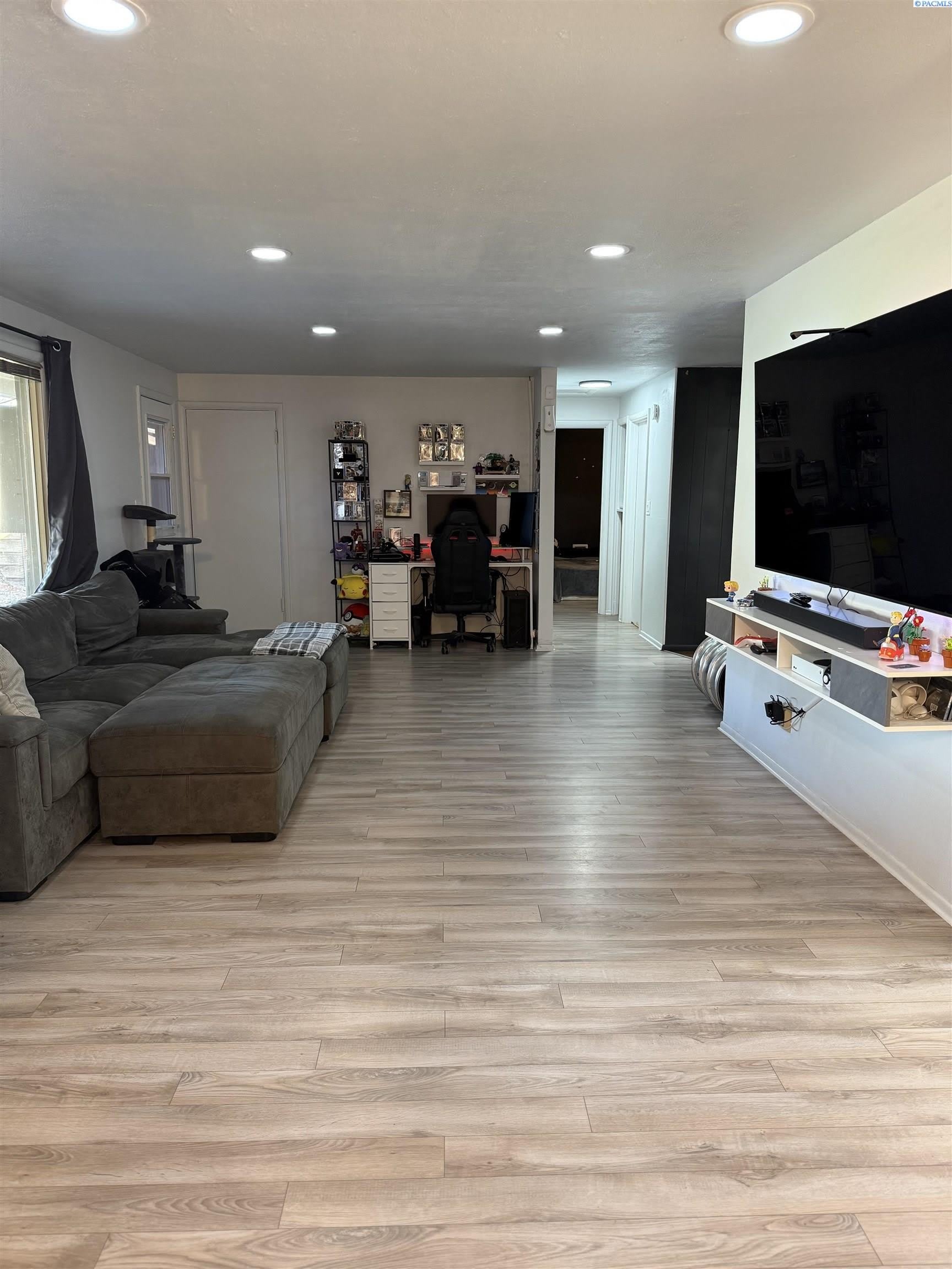 1326 W 4th Ave – photo 4
