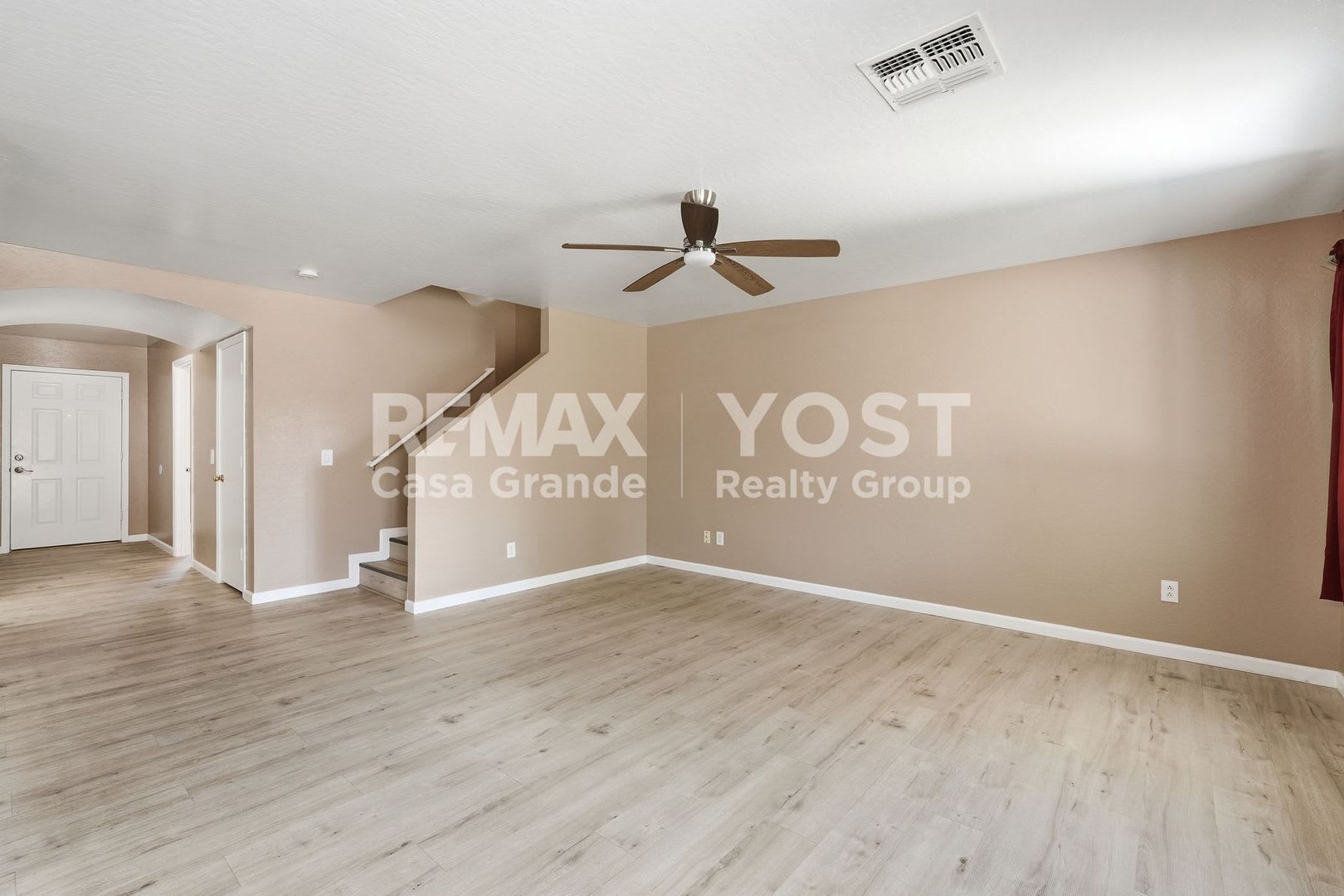 Bright Open Spaces & a Backyard You'll Love – photo 2