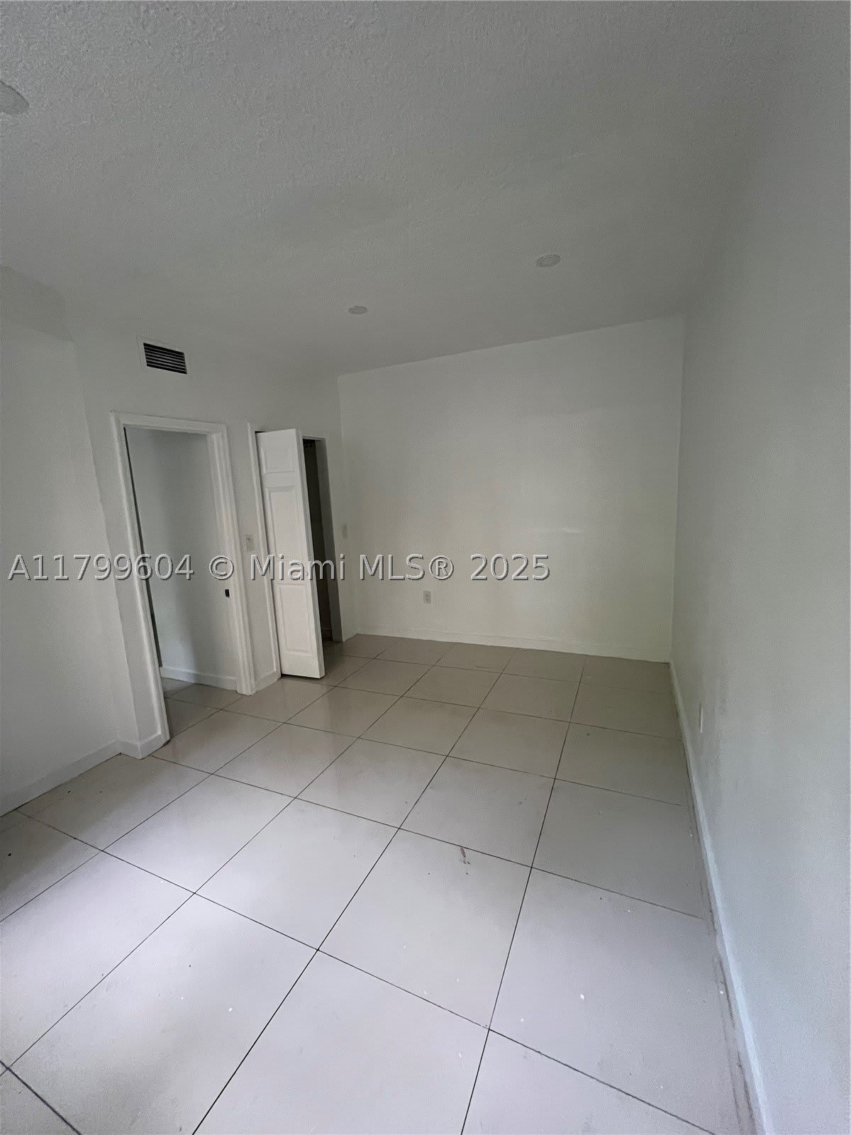 2345 NW Flagler Ter – photo 5