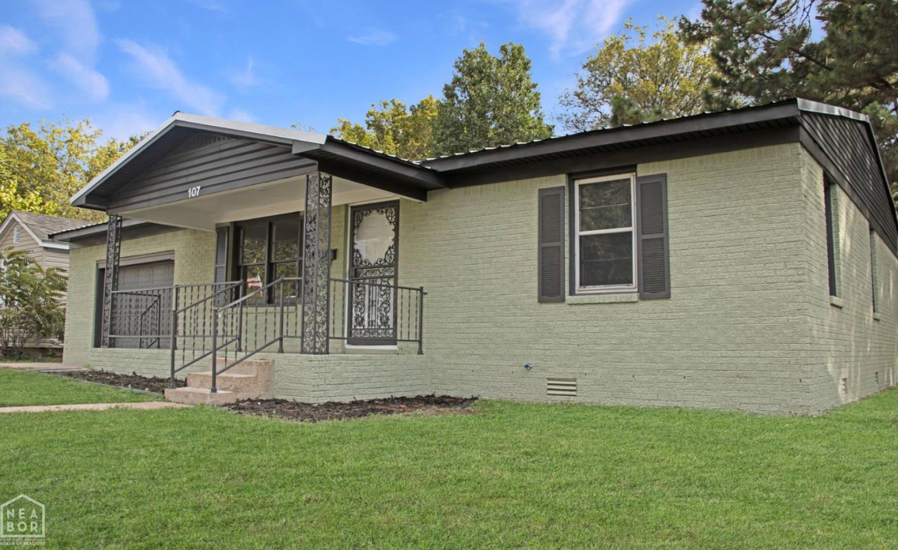 Completely Renovated 3 Bed 1 5 Bath Home With Dual Living Areas Patio – photo 2
