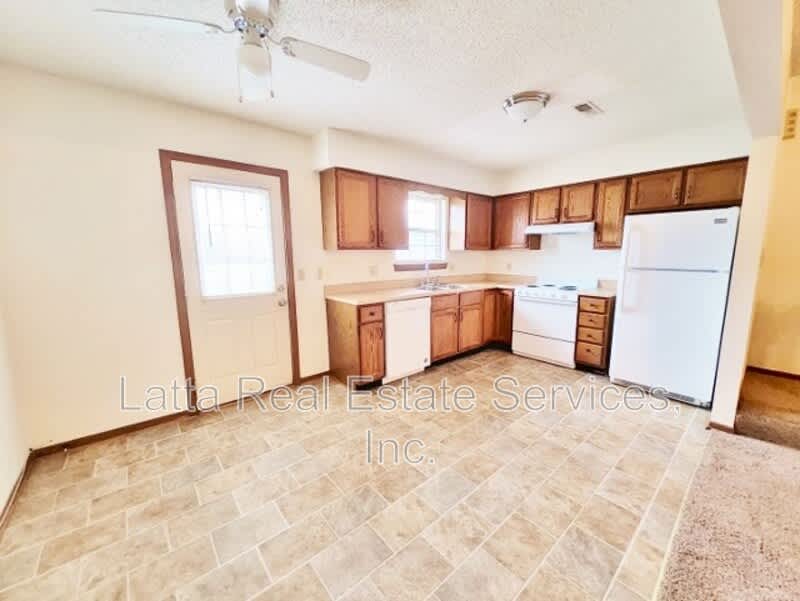 2104 Sw 8Th St – photo 5