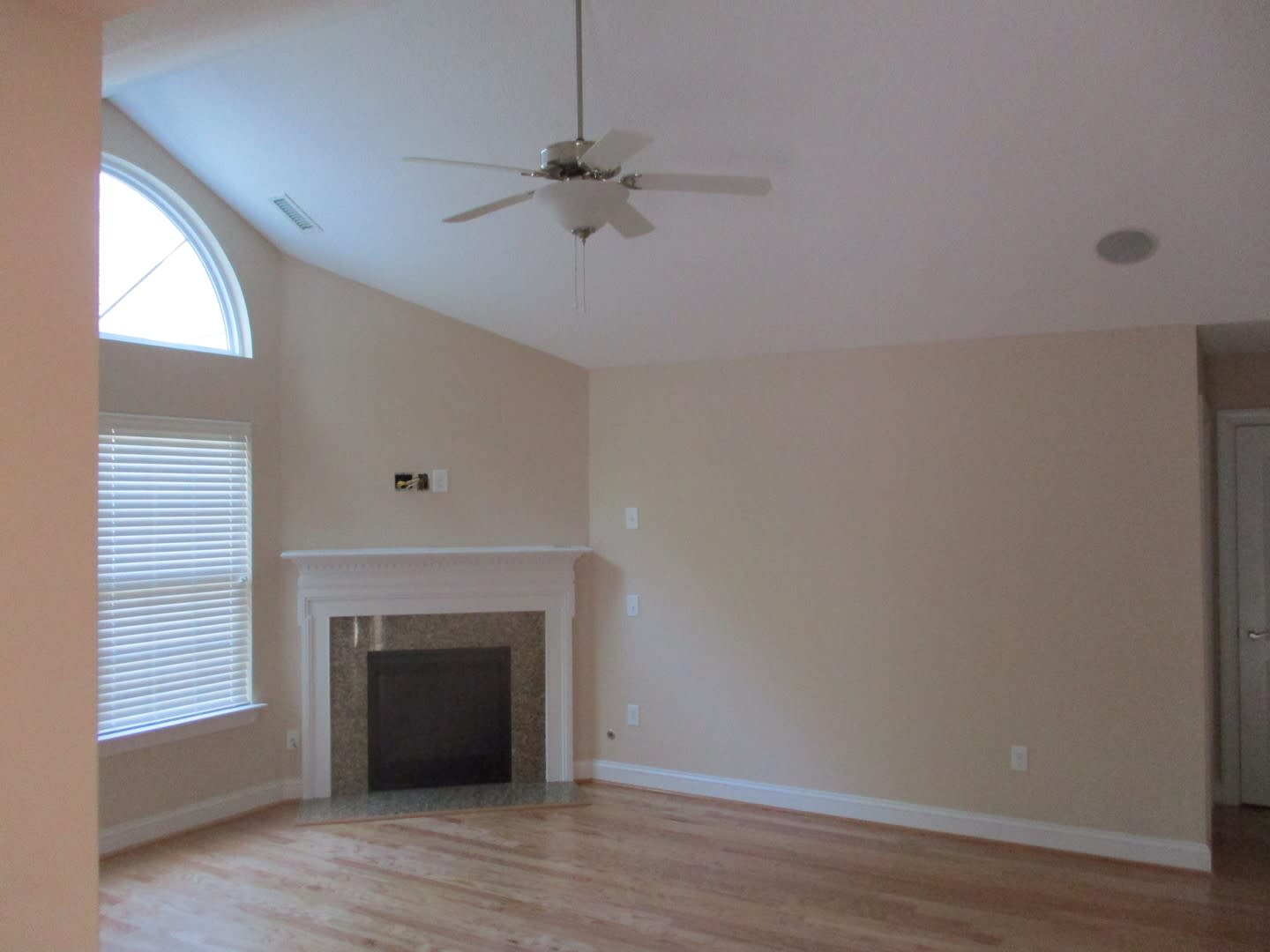One floor living in 55+ community with a 2-car garage – photo 3