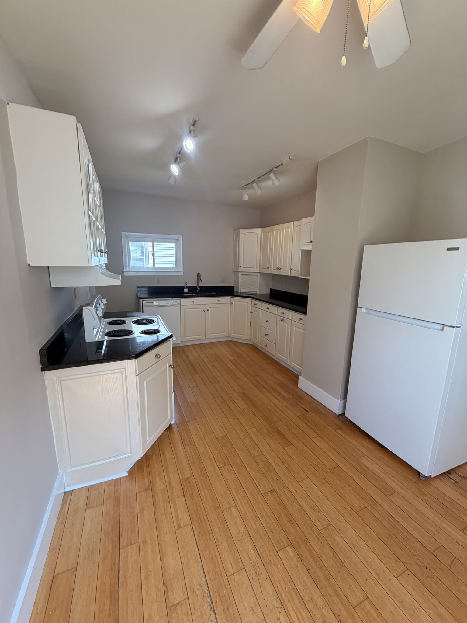 6 Green Court – photo 2