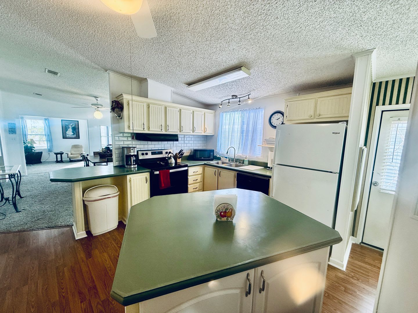 Fully Furnished 2 Bedroom, 2 Bath 55+ Community in Palm Bay Colony – photo 4